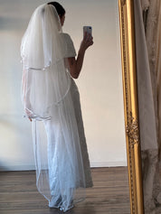 90s Satin Trim Crystal Detail Triple-tiered Veil