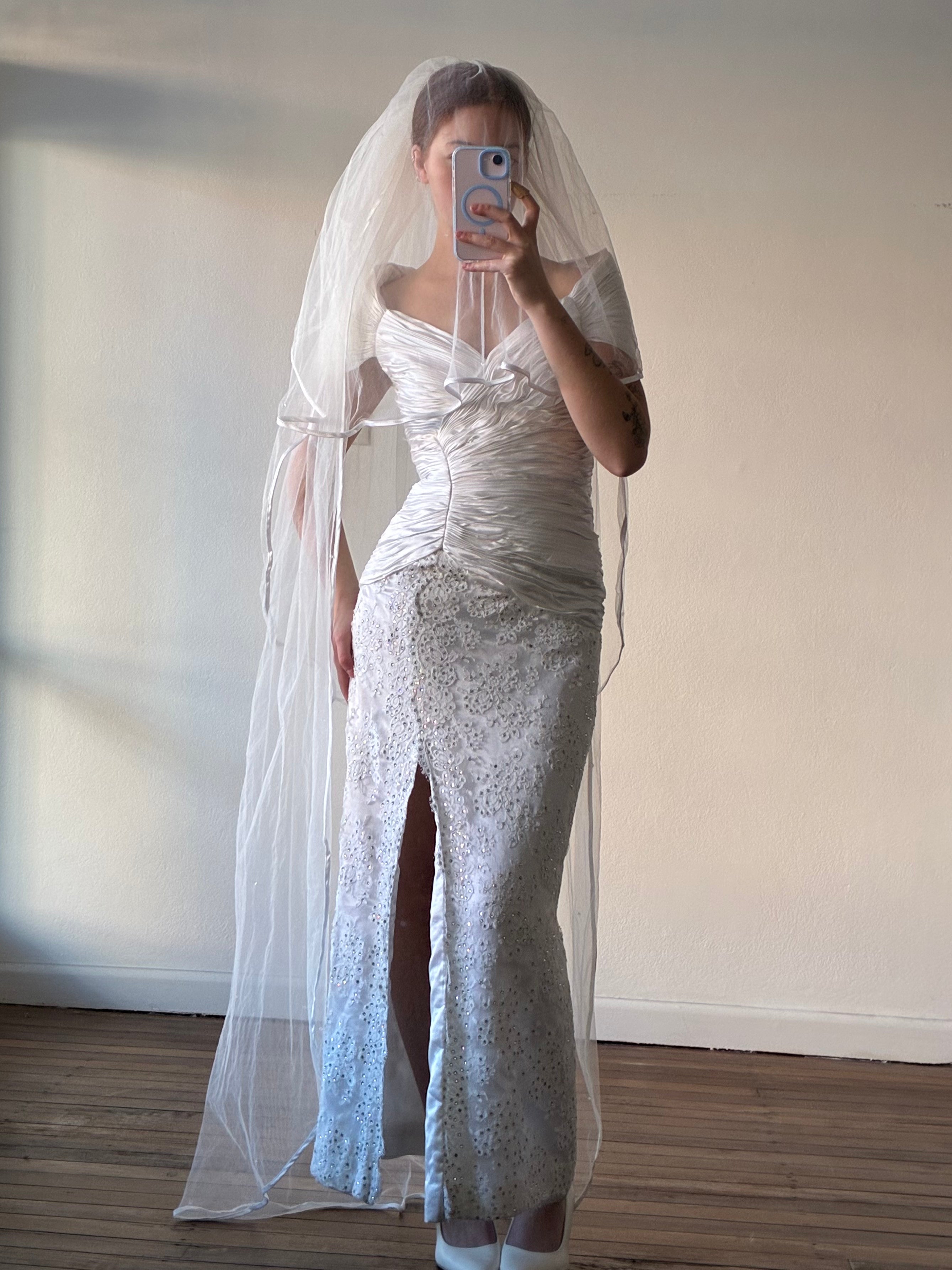 90s Satin Trim Crystal Detail Triple-tiered Veil