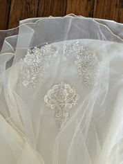 90s Beaded Lace Appliqué Satin Trim Triple-tiered Cathedral Veil