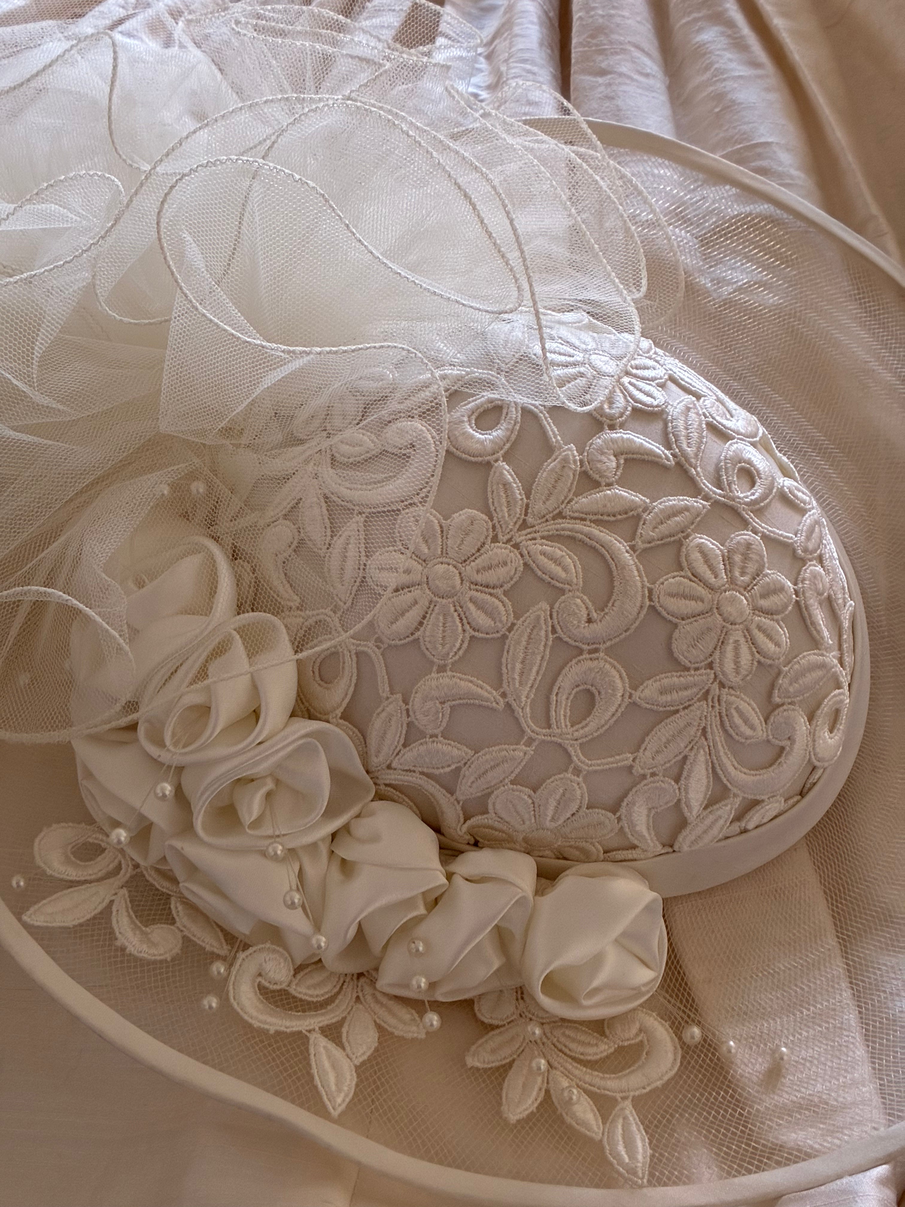 80s Guipure Lace and Rosette Detail Veil Hat