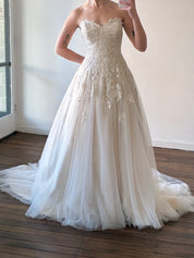 2000s Strapless Lace Appliqué Tulle Ballgown