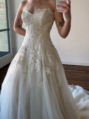 2000s Strapless Lace Appliqué Tulle Ballgown