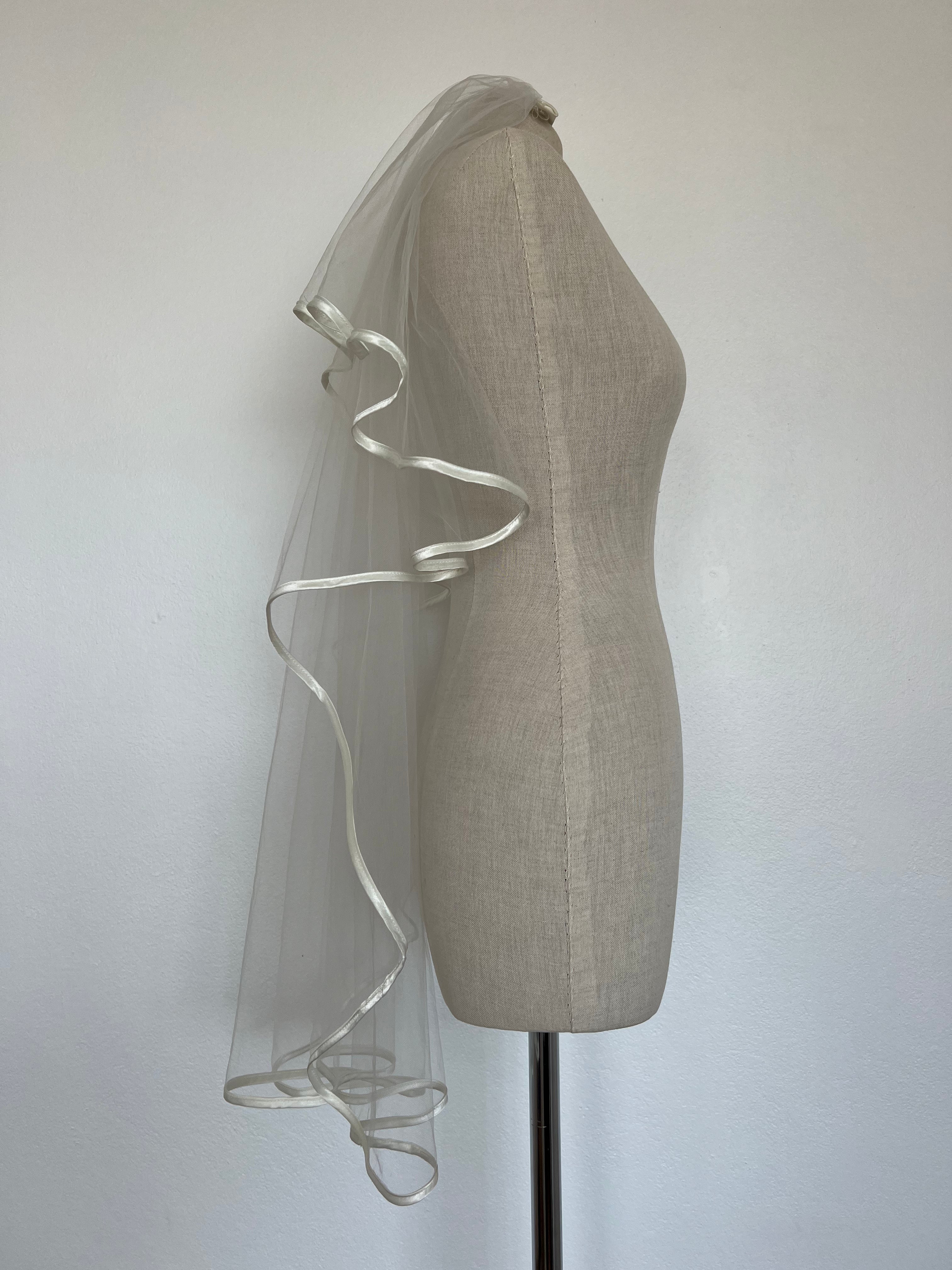 1990s Satin-lined Two-tiered Veil