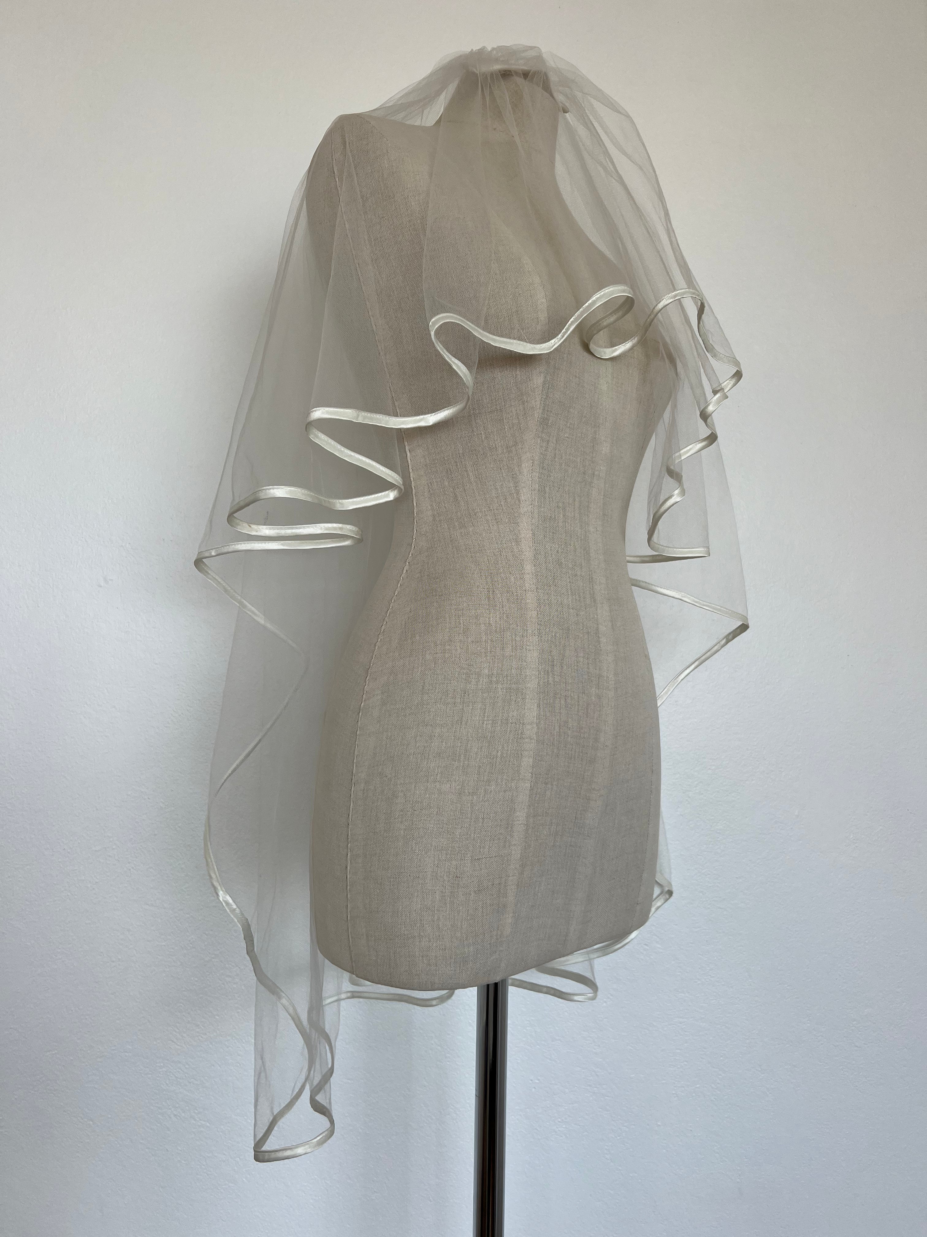 1990s Satin-lined Two-tiered Veil