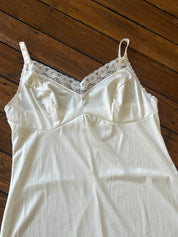 90s White Midi Dress with Lace Trim and Rose Detail