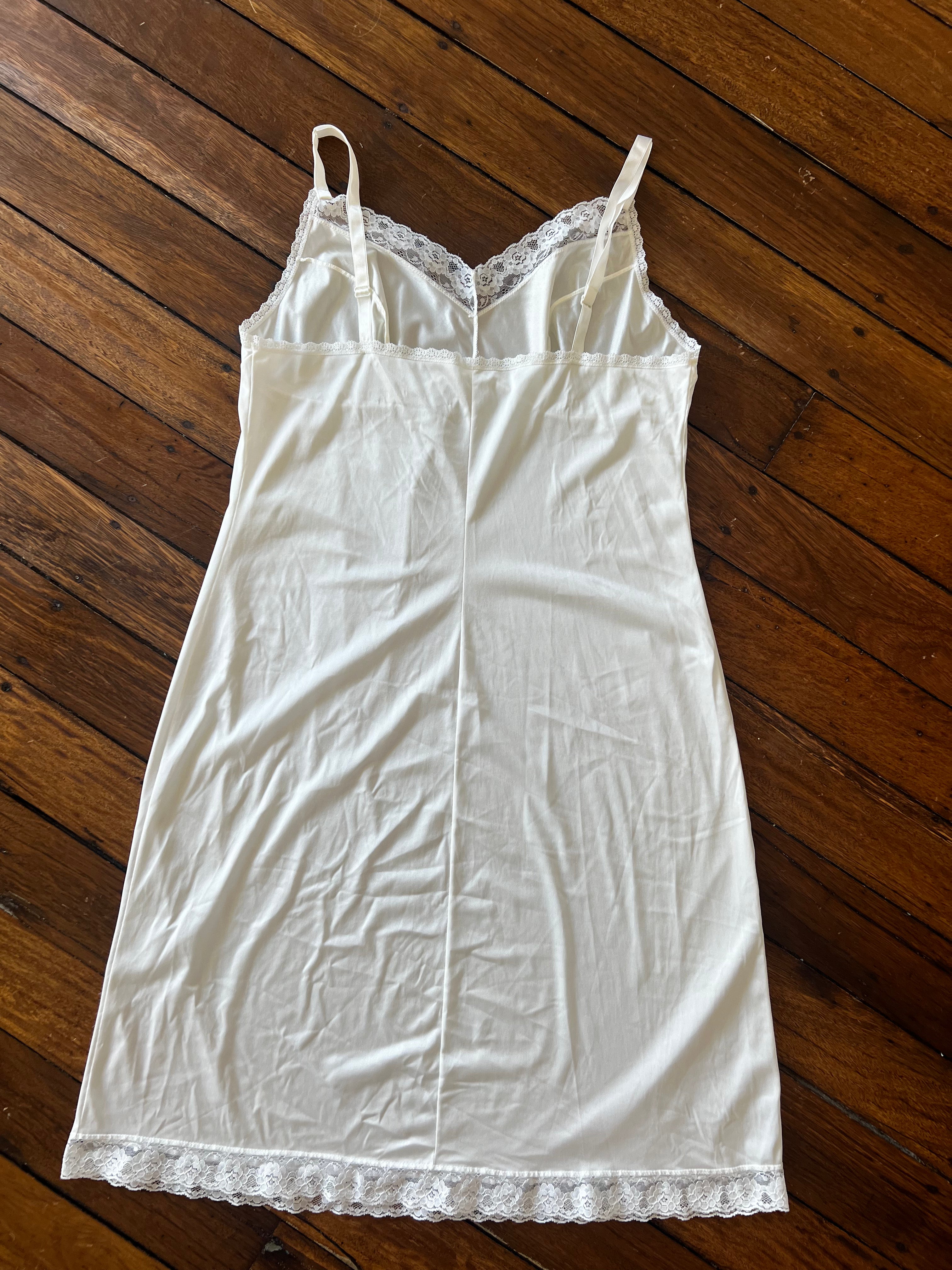 90s White Midi Dress with Lace Trim and Rose Detail