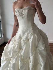 2000s Gathered Skirt and Beaded Embroidery Strapless Gown