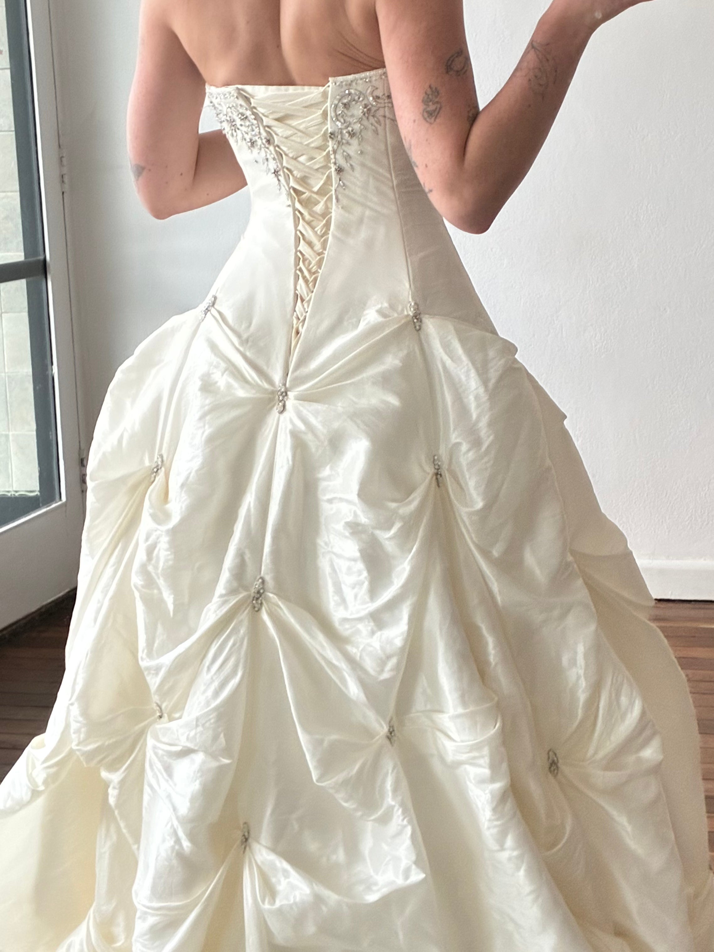 2000s Gathered Skirt and Beaded Embroidery Strapless Gown