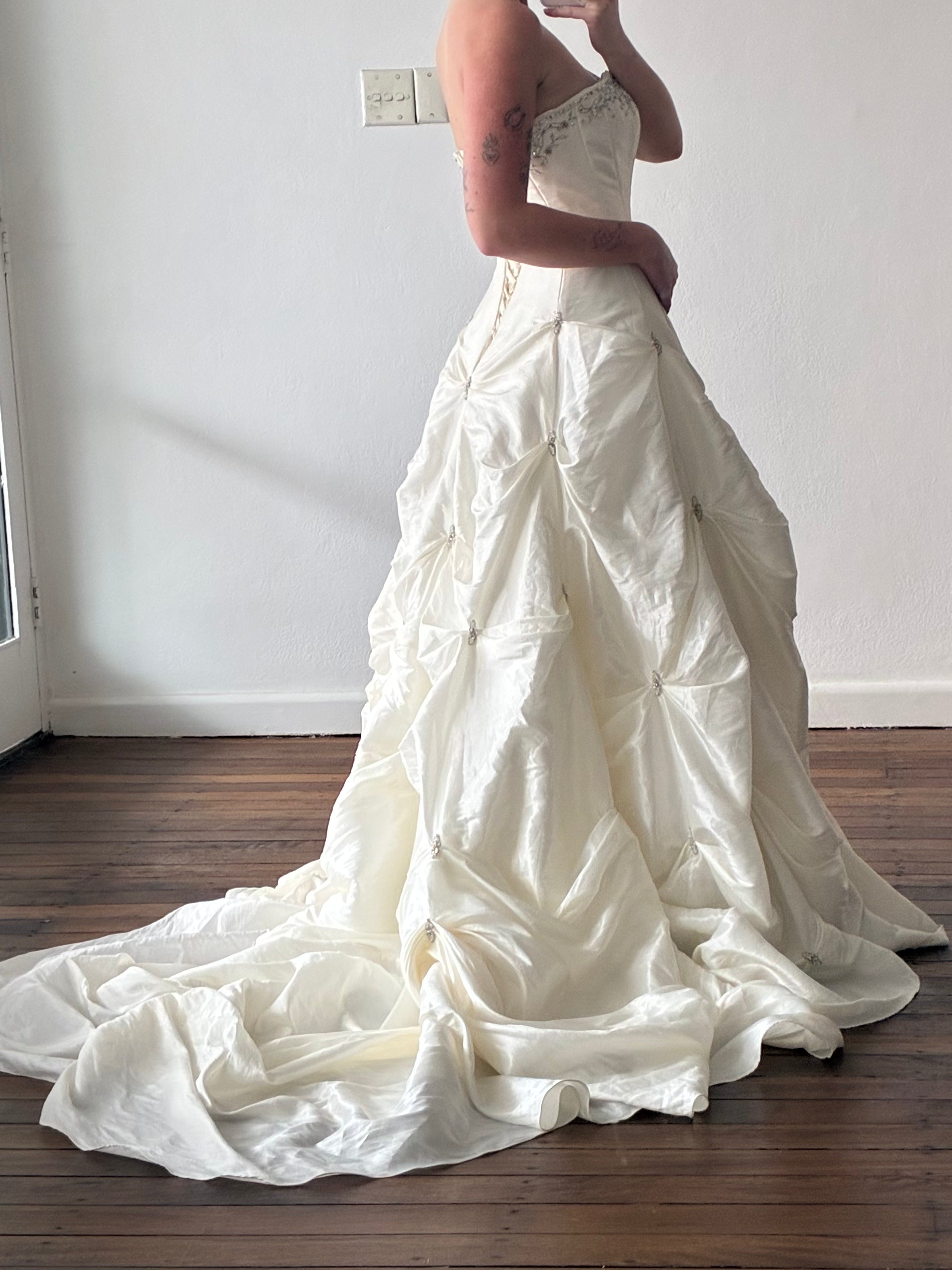 2000s Gathered Skirt and Beaded Embroidery Strapless Gown