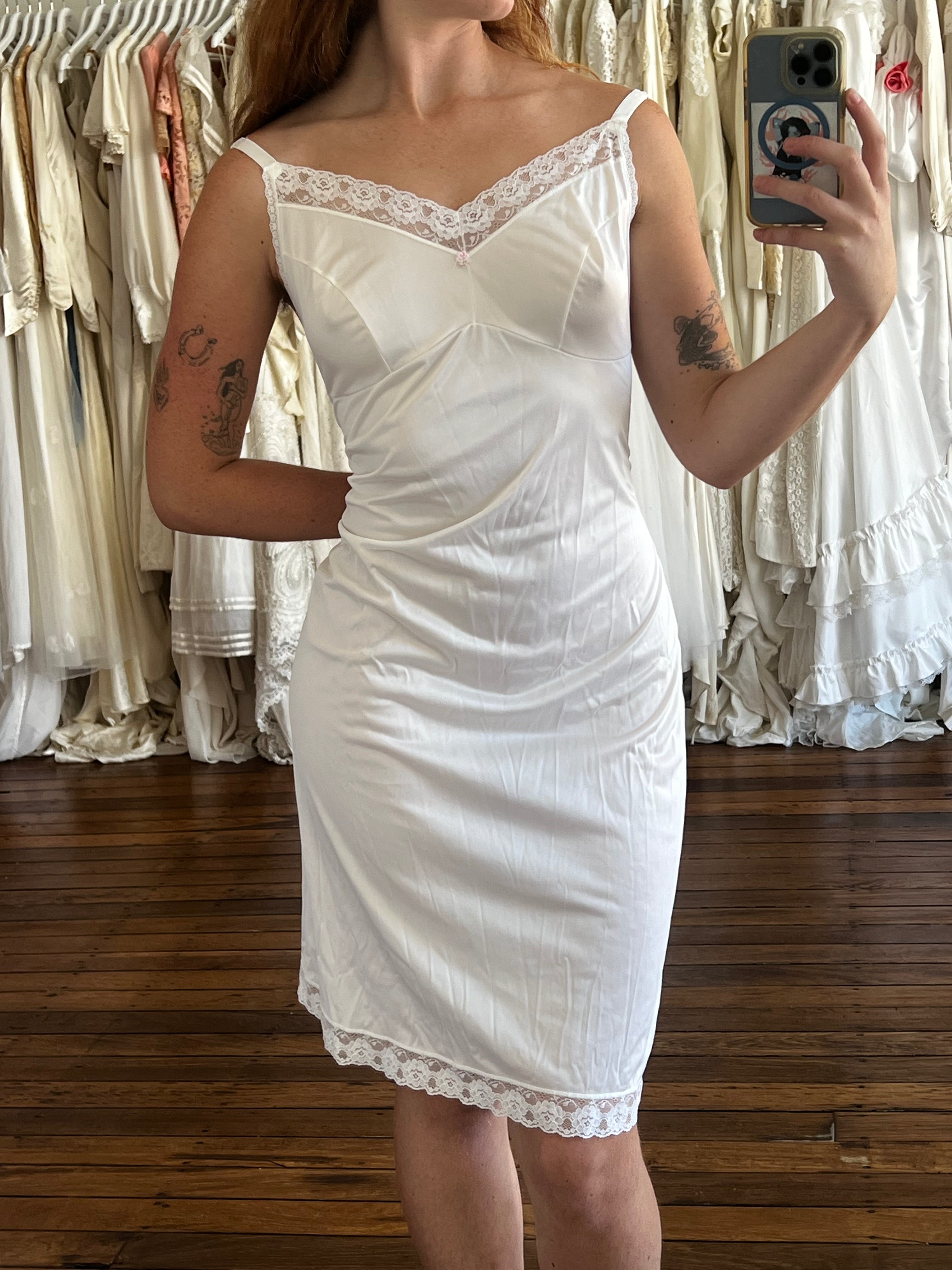 90s White Midi Dress with Lace Trim and Rose Detail