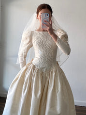 1988 Raw Silk Bow Detail Satin Trim Fingertip Length Veil