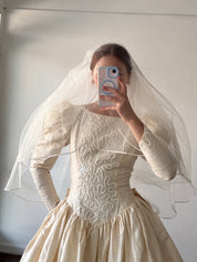 1988 Raw Silk Bow Detail Satin Trim Fingertip Length Veil