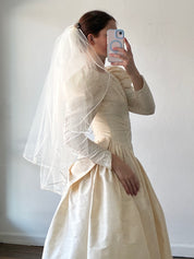 1988 Raw Silk Bow Detail Satin Trim Fingertip Length Veil