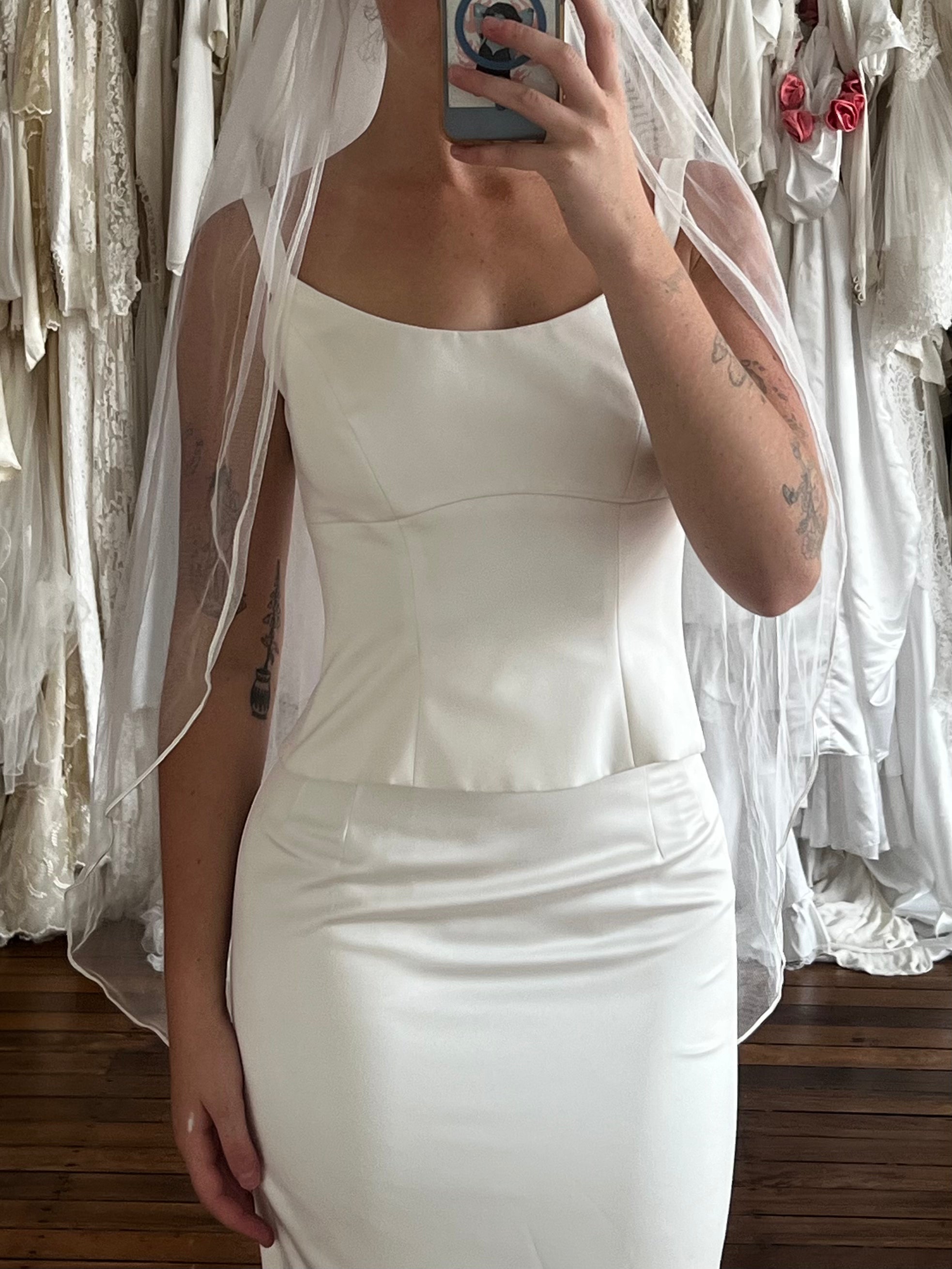 90s Fingertip Satin Trim Veil