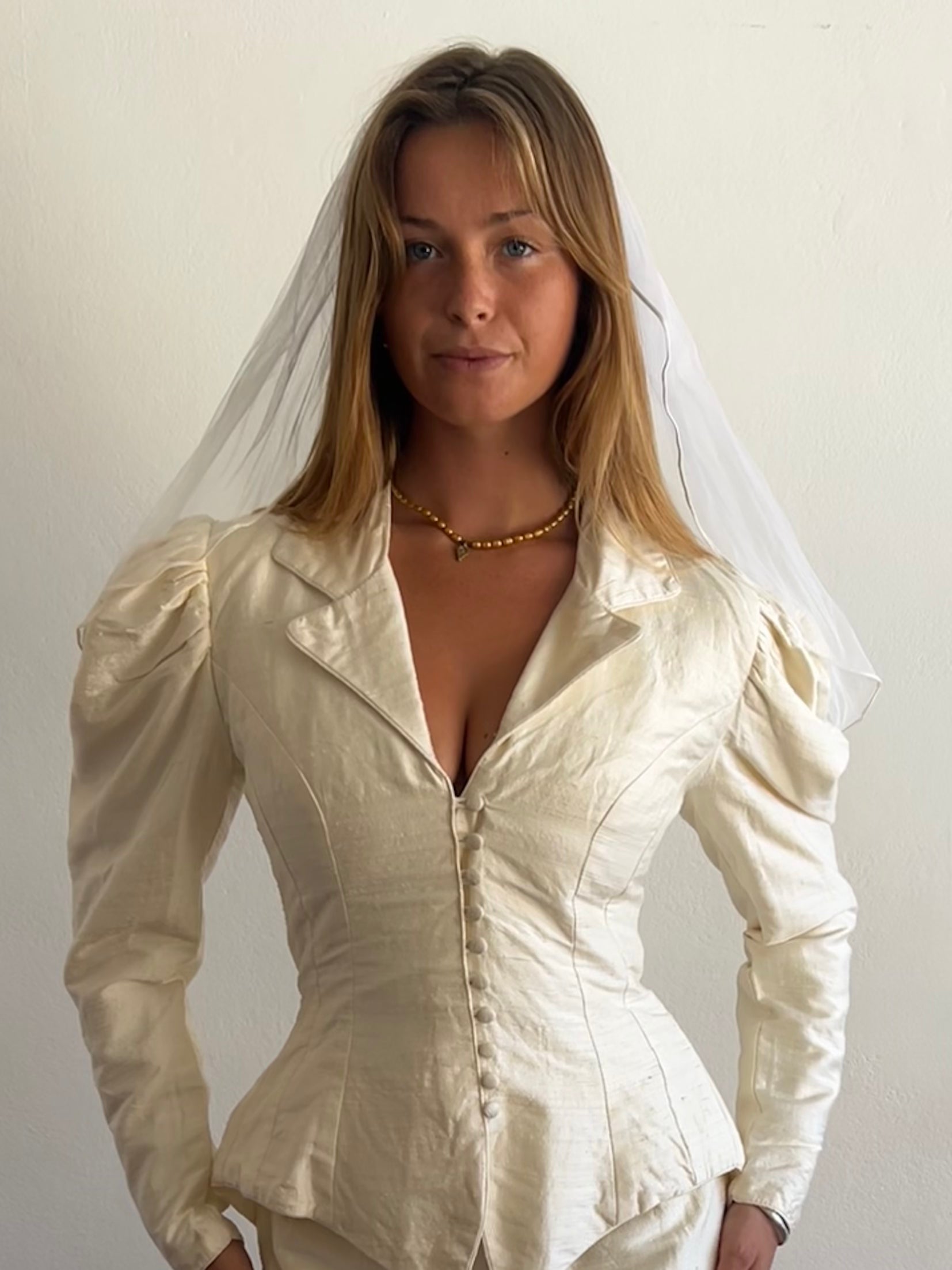 80s Shoulder Satin Trim Veil