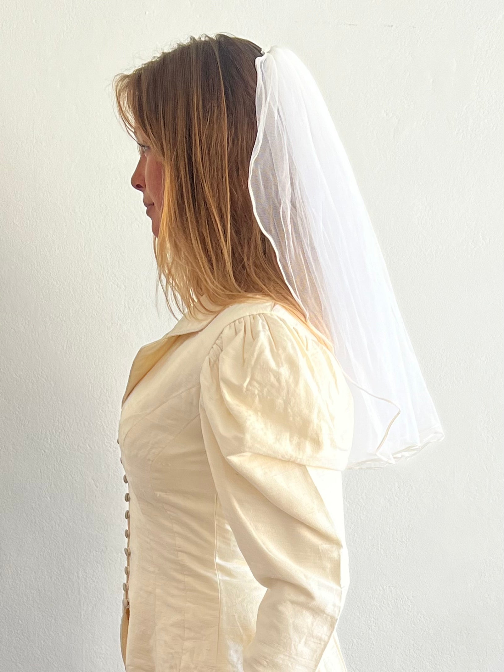 80s Shoulder Satin Trim Veil