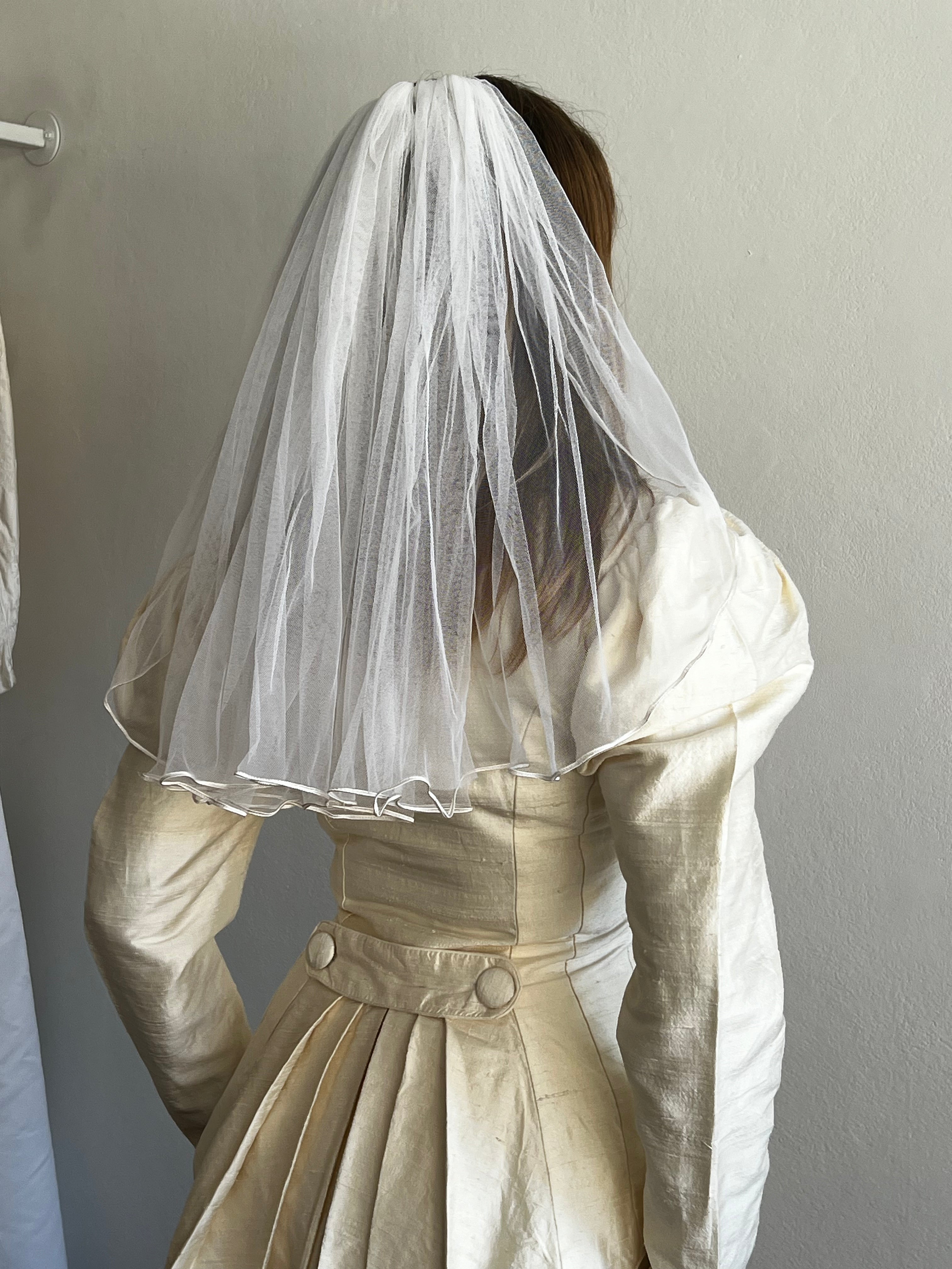 80s Shoulder Satin Trim Veil