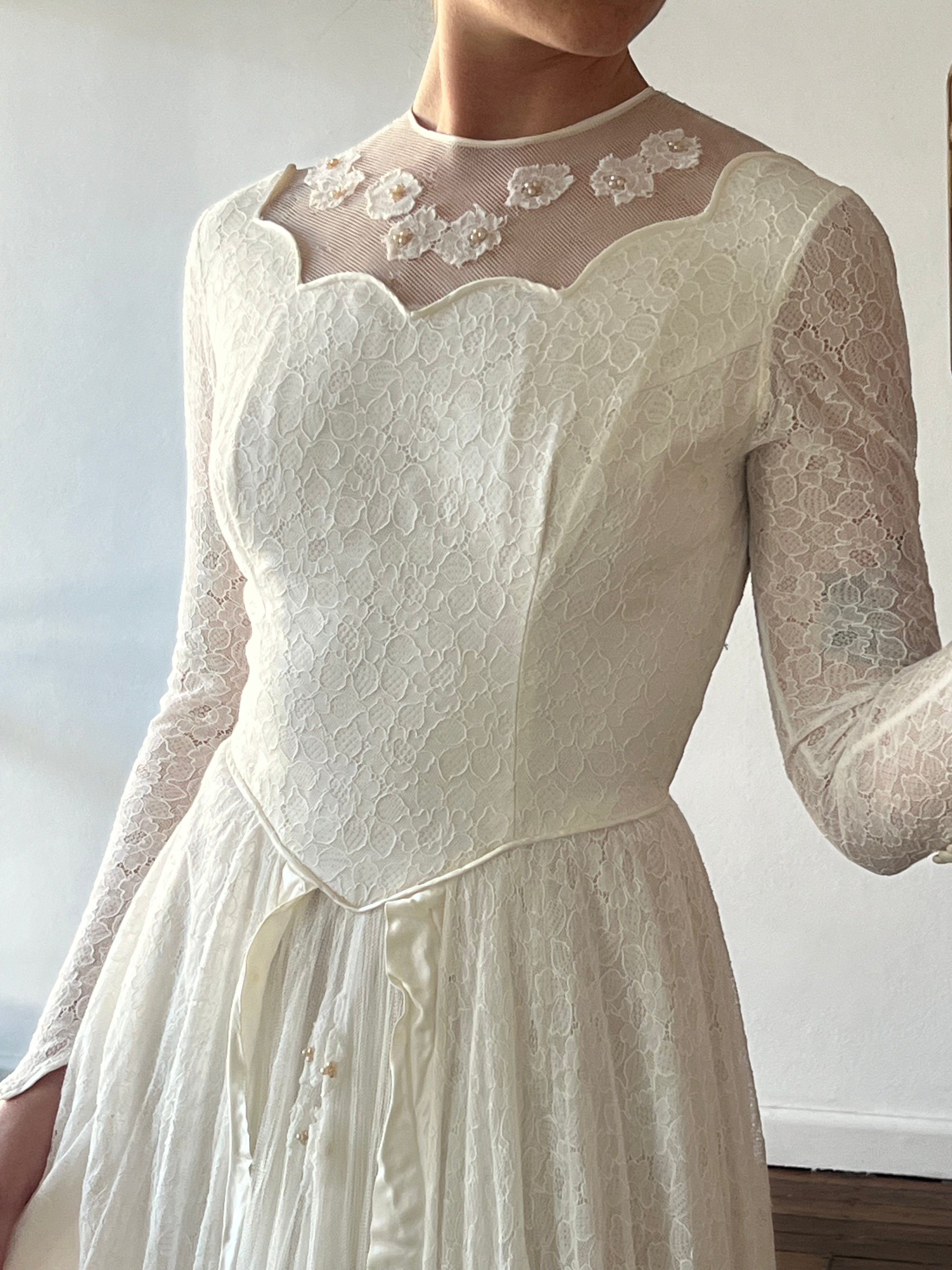 50s Scalloped Mock-neck Lace Dress