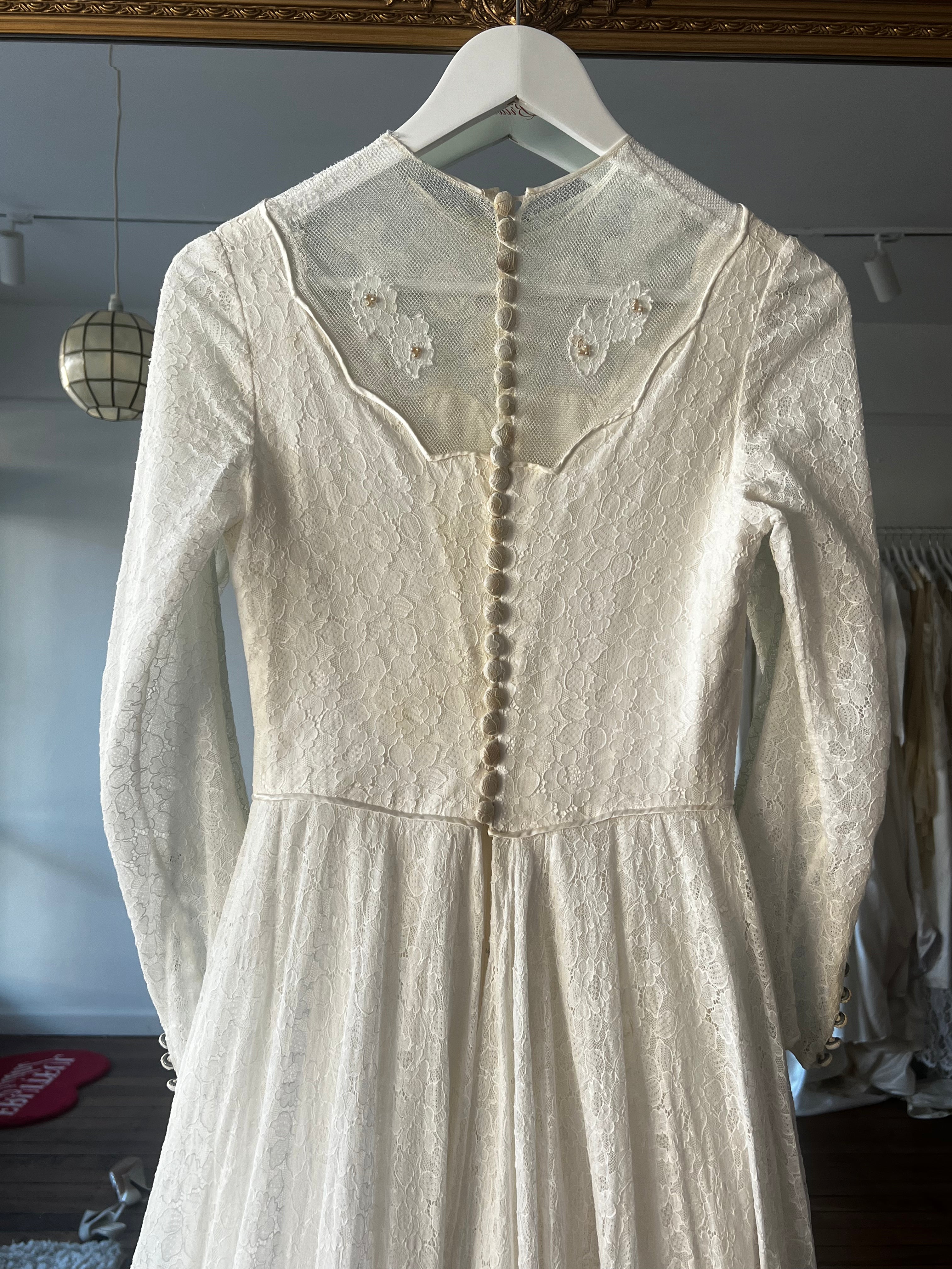 50s Scalloped Mock-neck Lace Dress