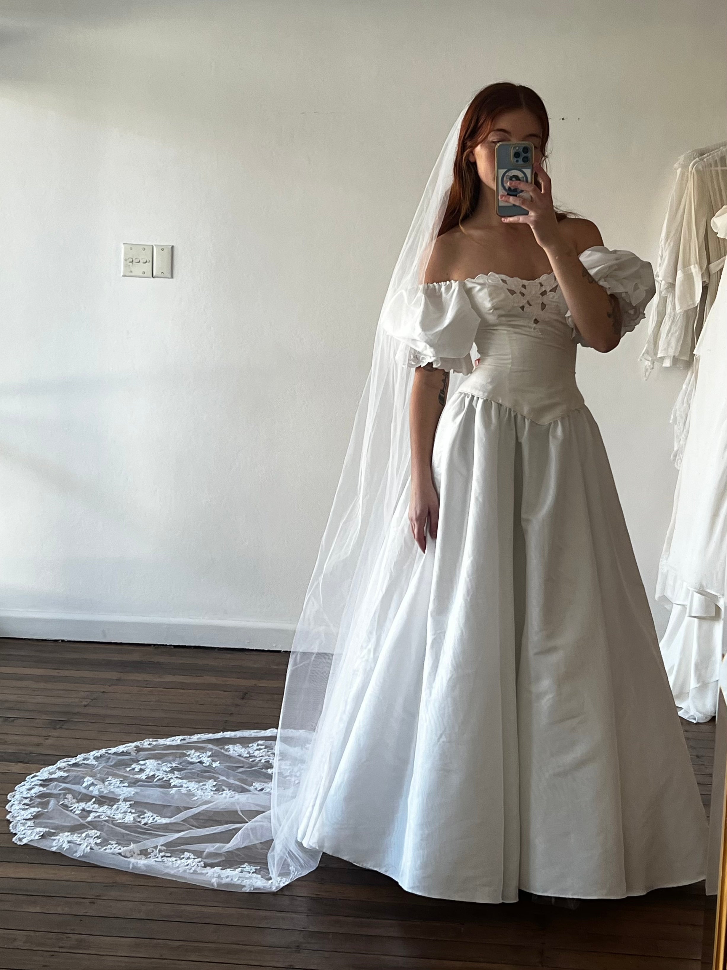 90s Alencon Lace Applique Chapel Veil