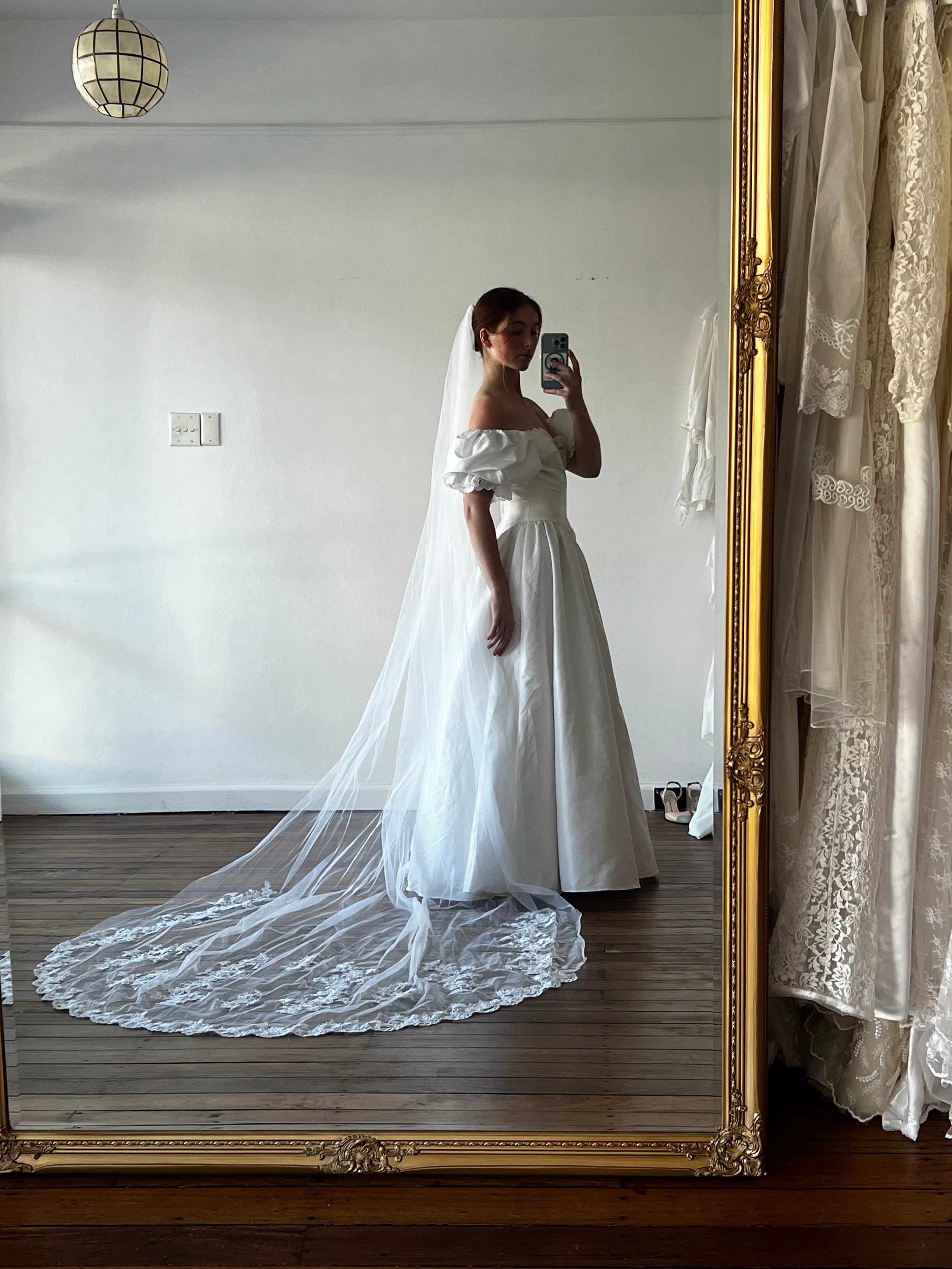 90s Alencon Lace Applique Chapel Veil
