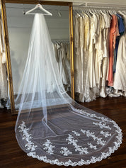 90s Alencon Lace Applique Chapel Veil