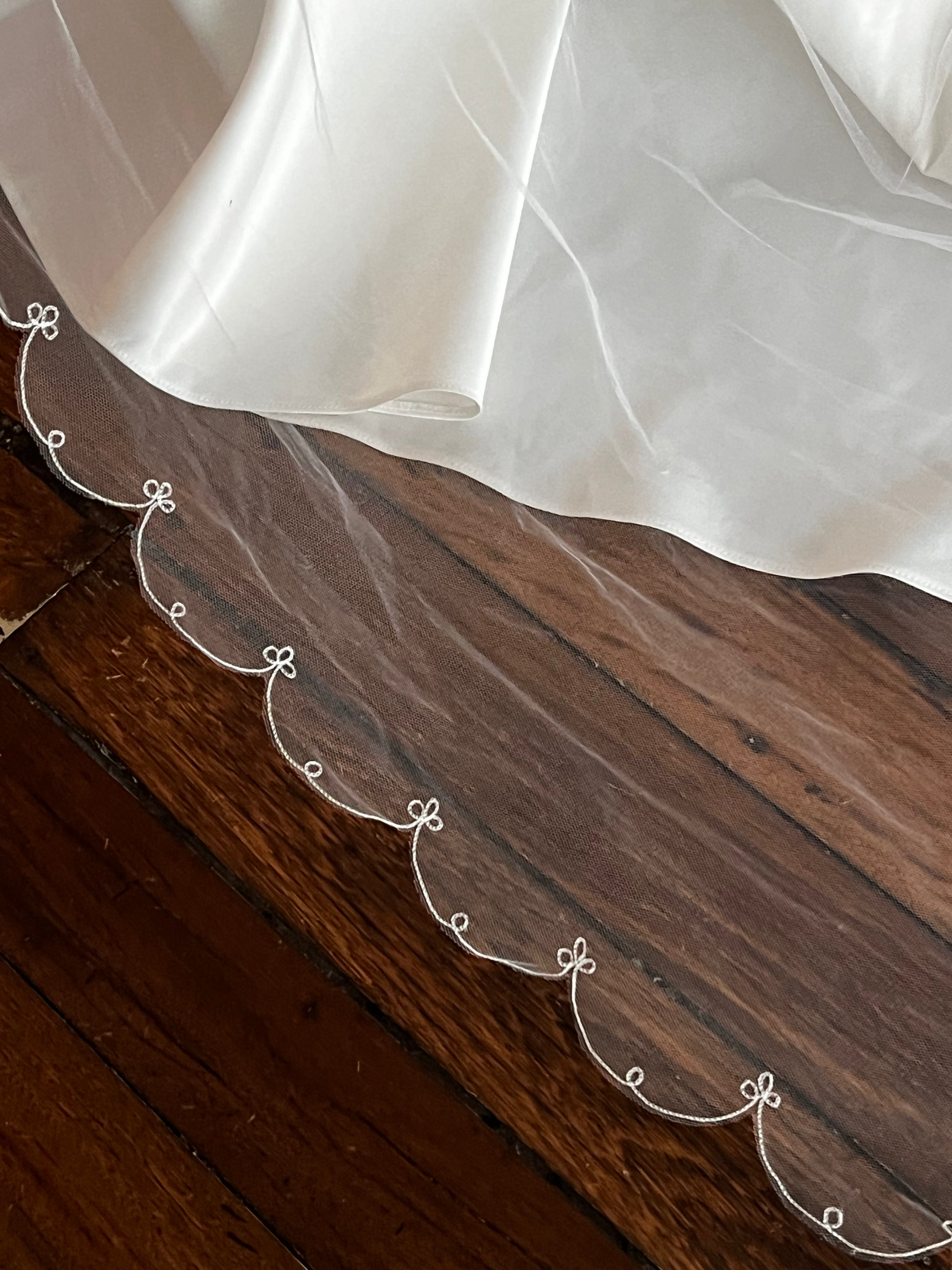 90s Tiara Cathedral Scalloped Trim Veil