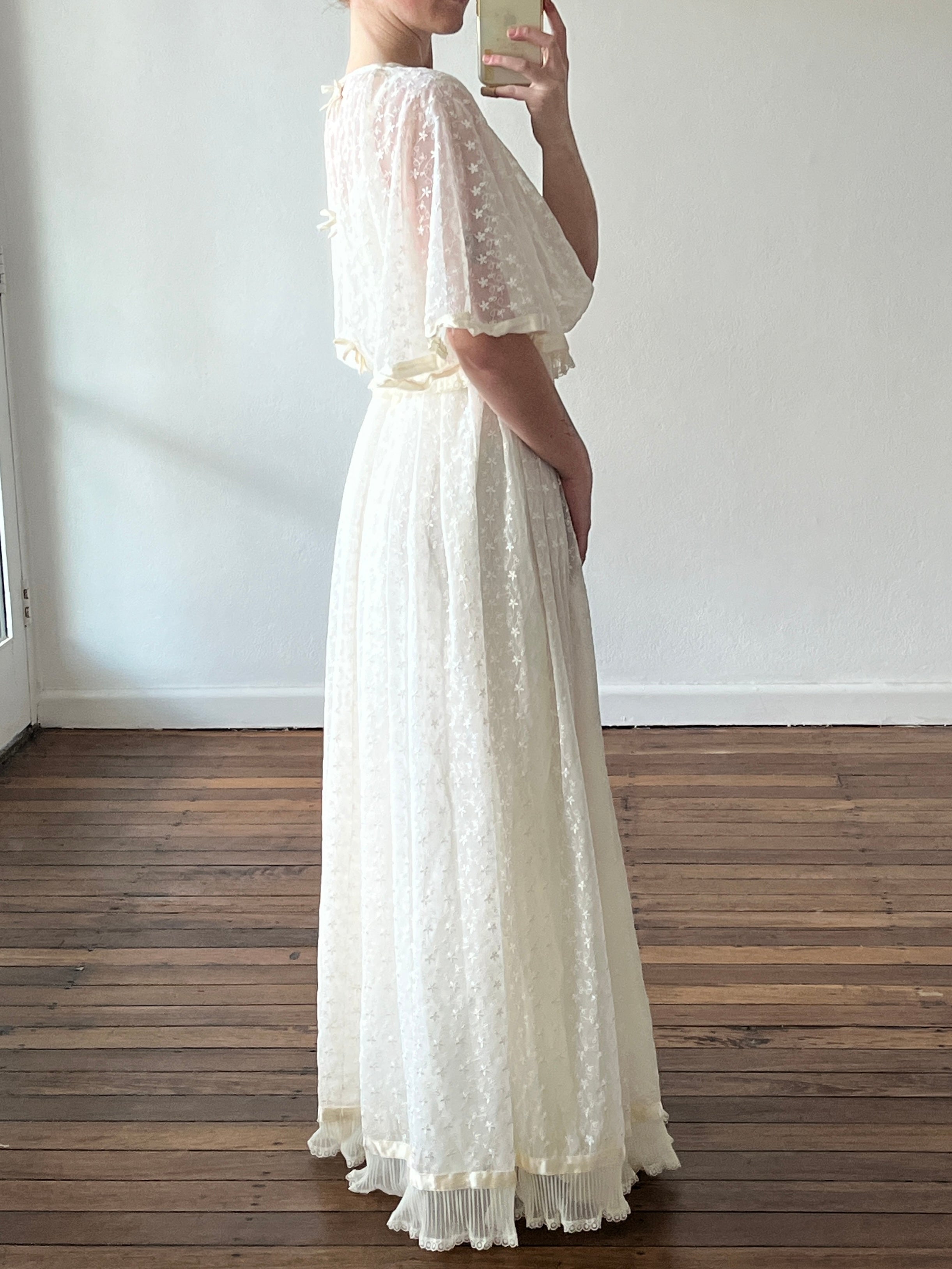 70s Broderie Anglaise Flutter Sleeve Dress