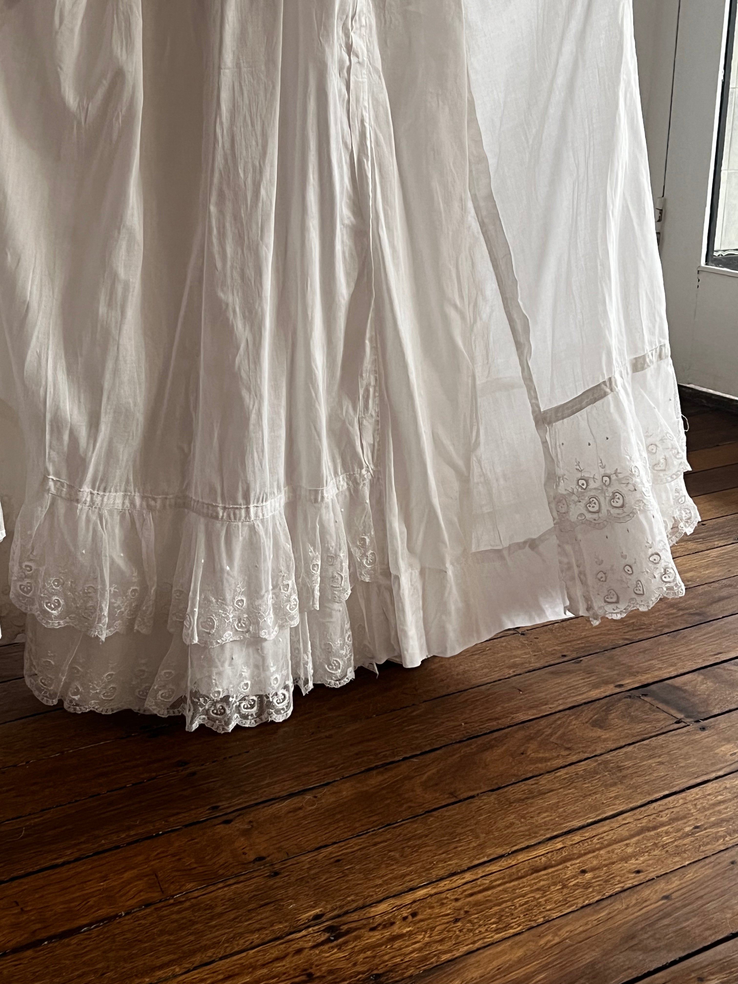 1908 Edwardian Cotton and Lace Trim Set