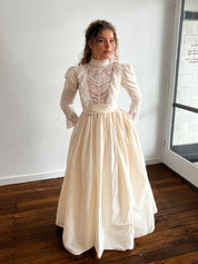 80s Does 1800s Lace Detail Prairie Dress