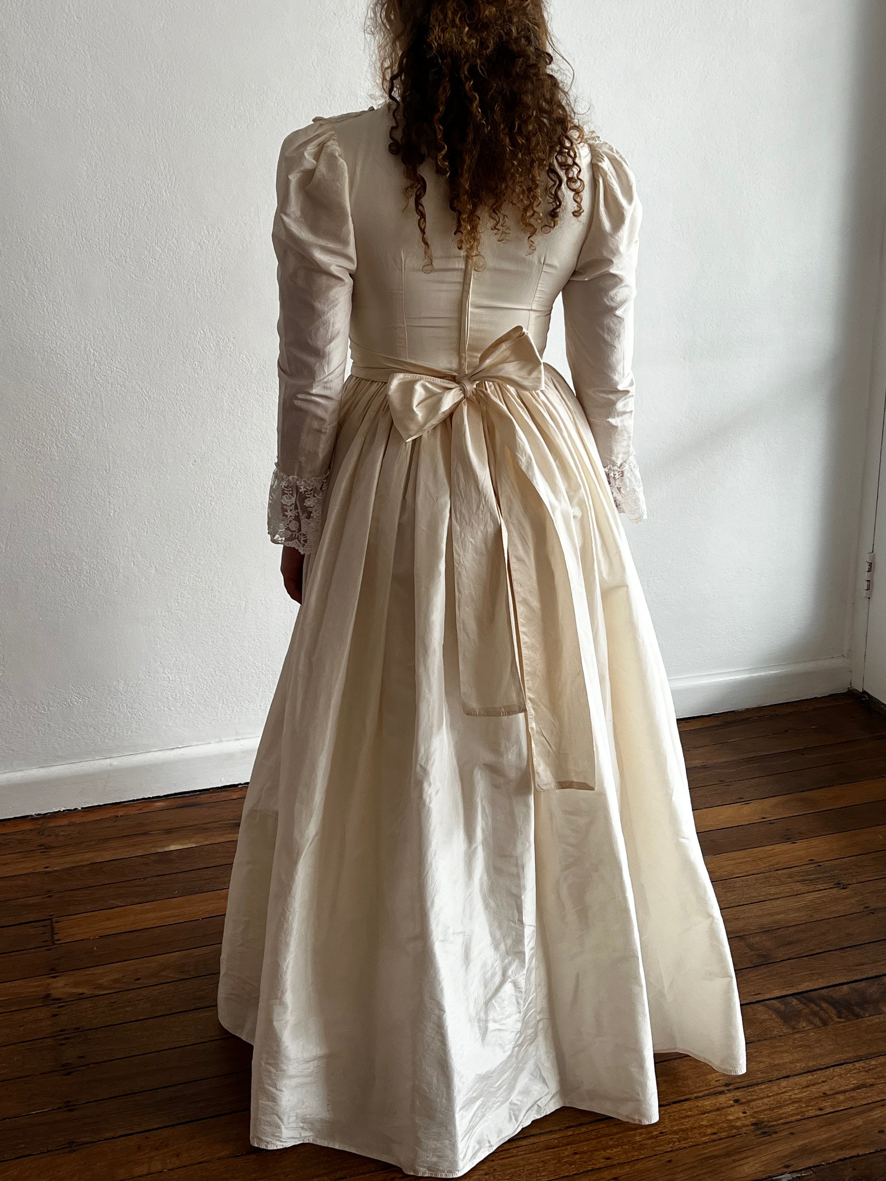 80s Does 1800s Lace Detail Prairie Dress