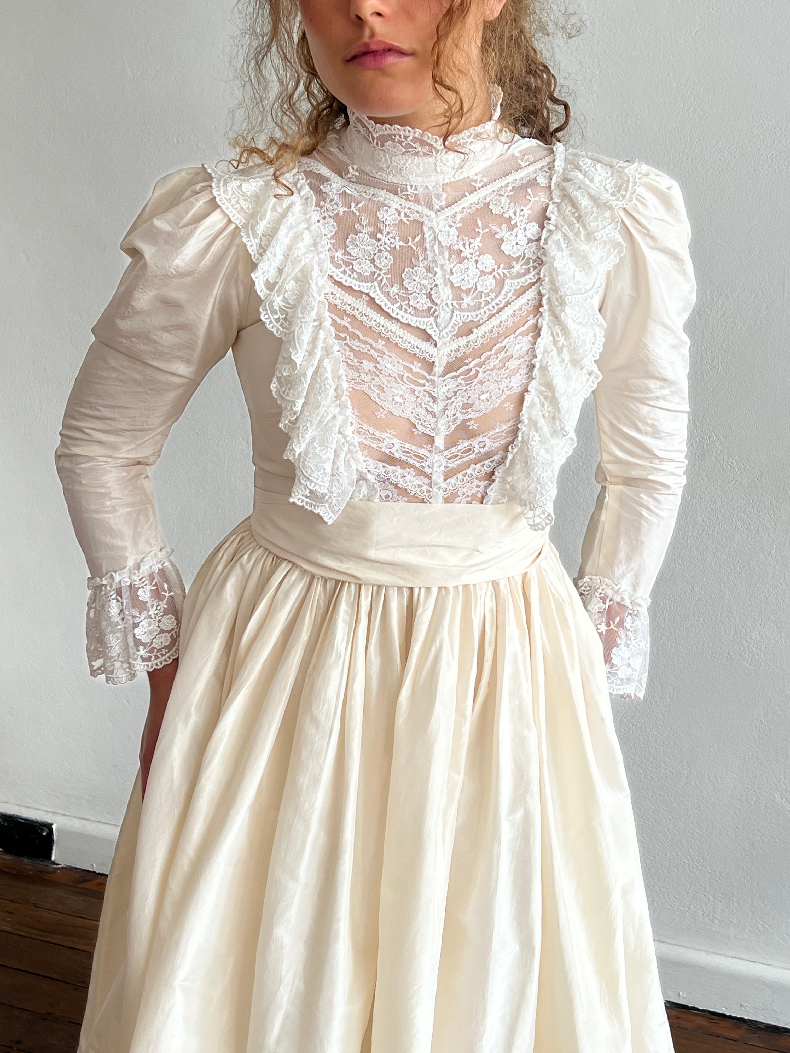 80s Does 1800s Lace Detail Prairie Dress