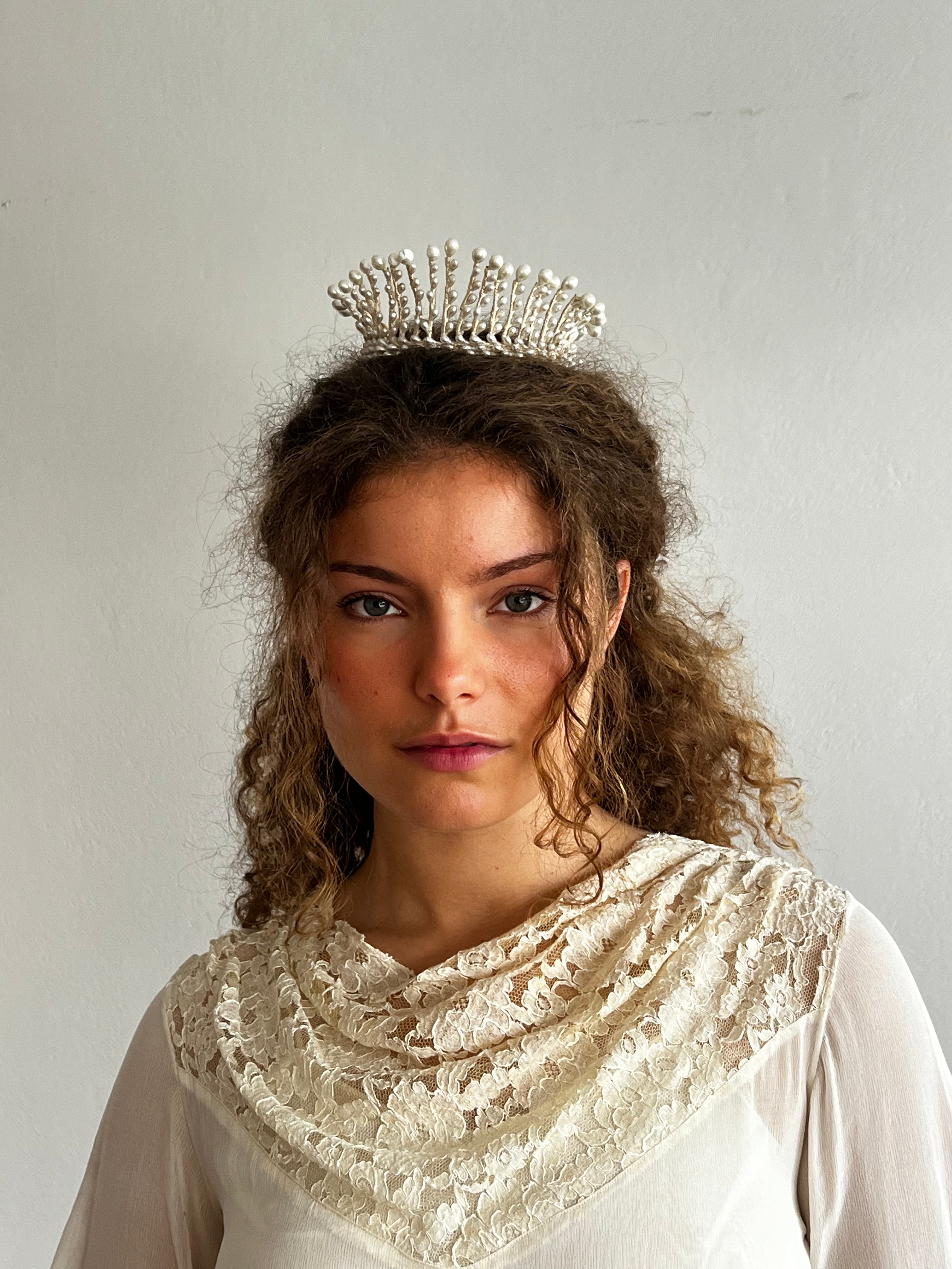 40s Wax Pearl Fringe Crown