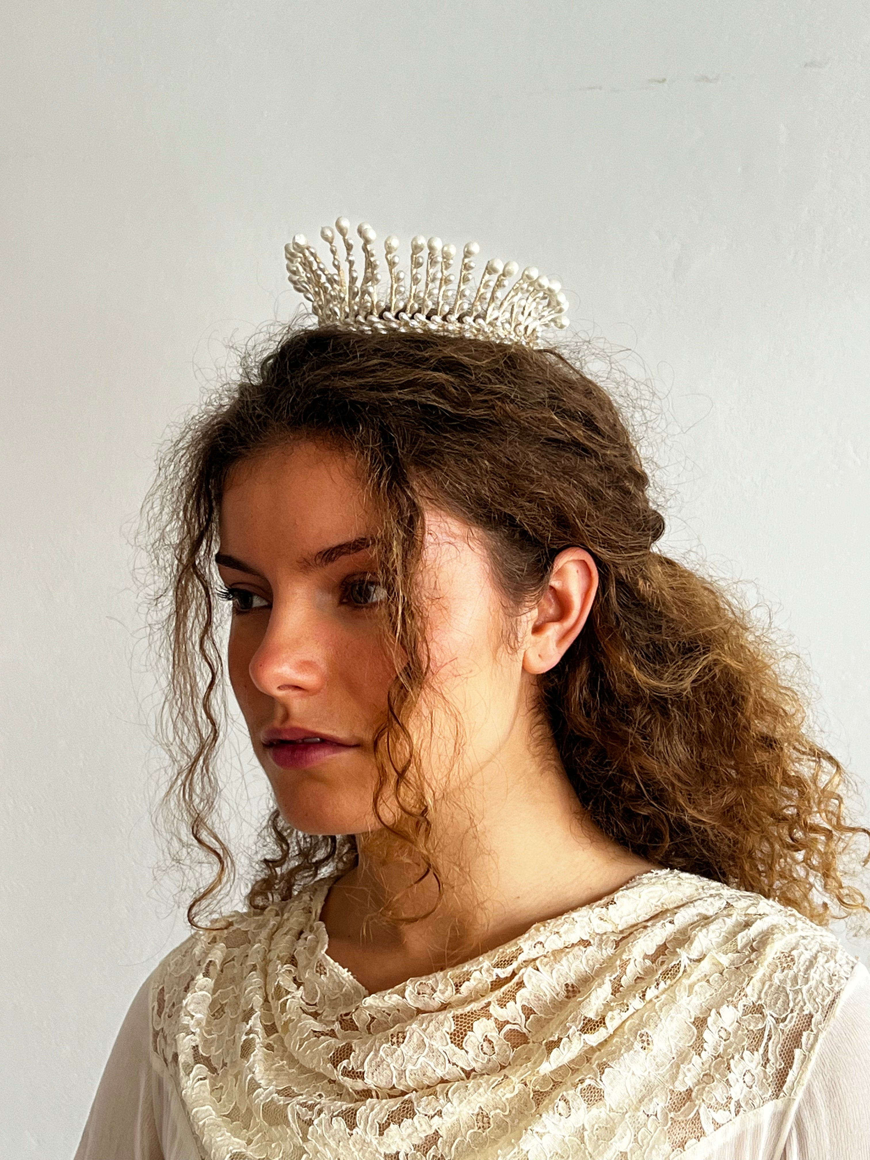 40s Wax Pearl Fringe Crown