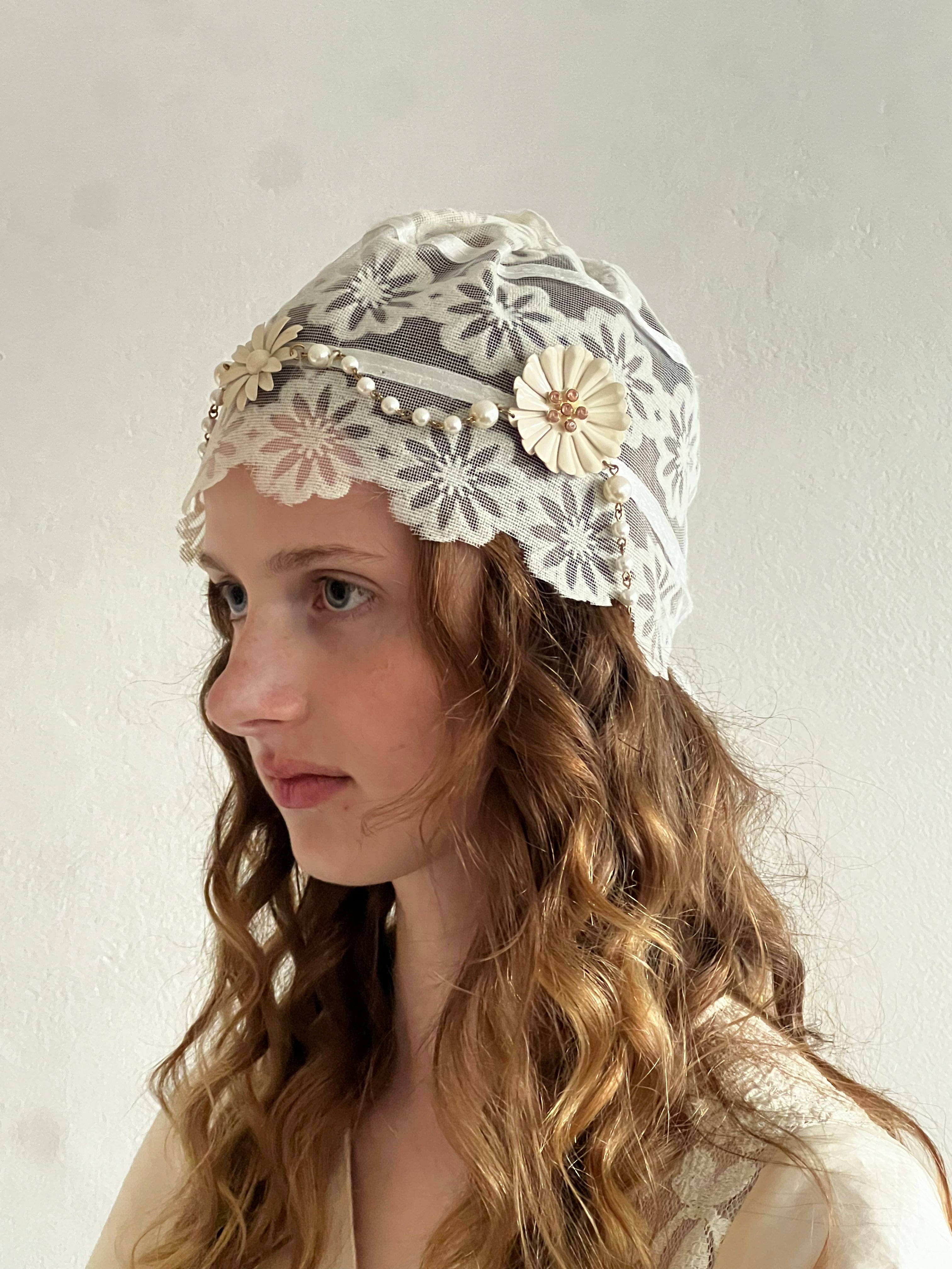 30s Flapper Flocked Daisy Juliet Cap