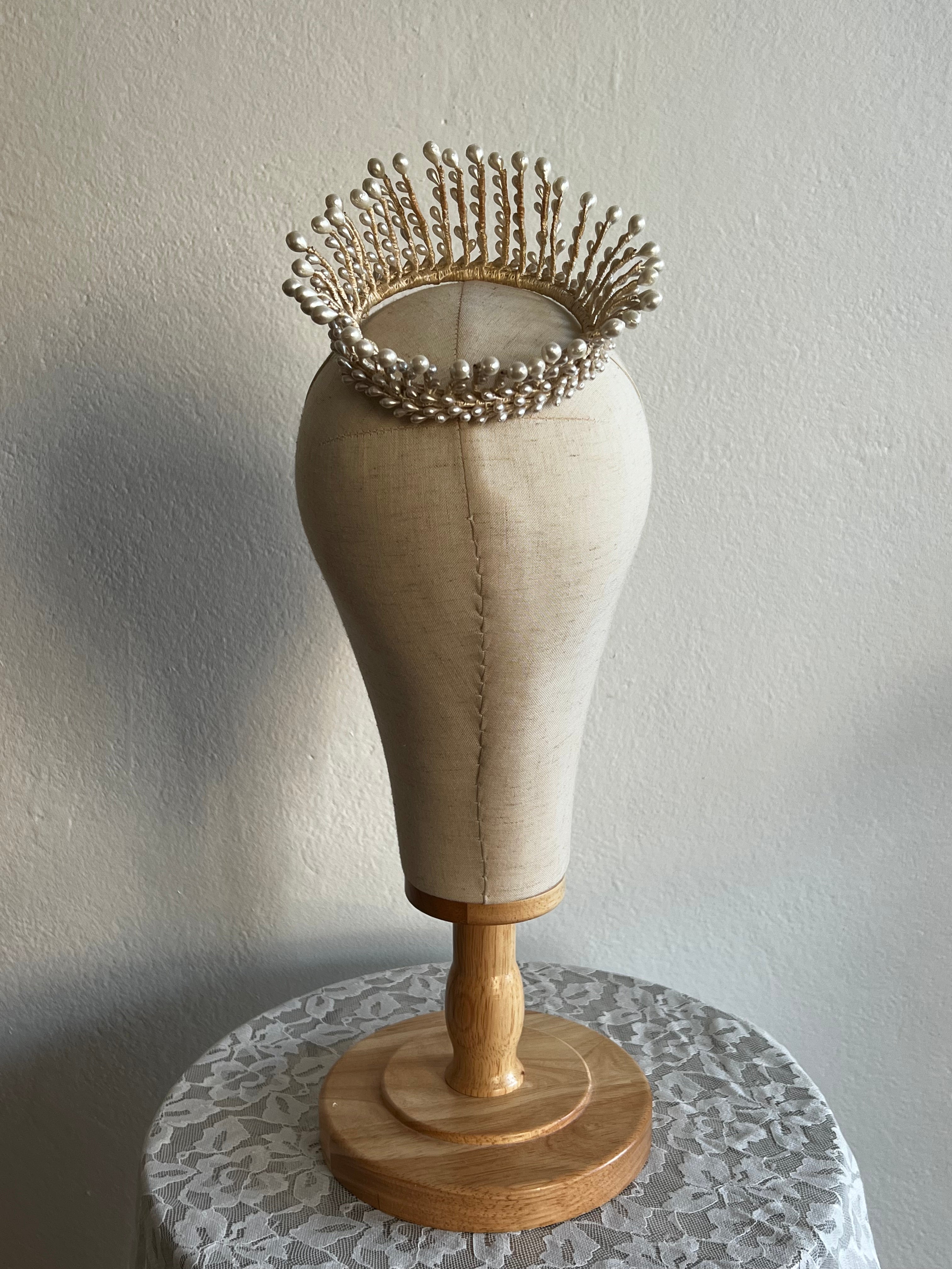 40s Wax Pearl Fringe Crown