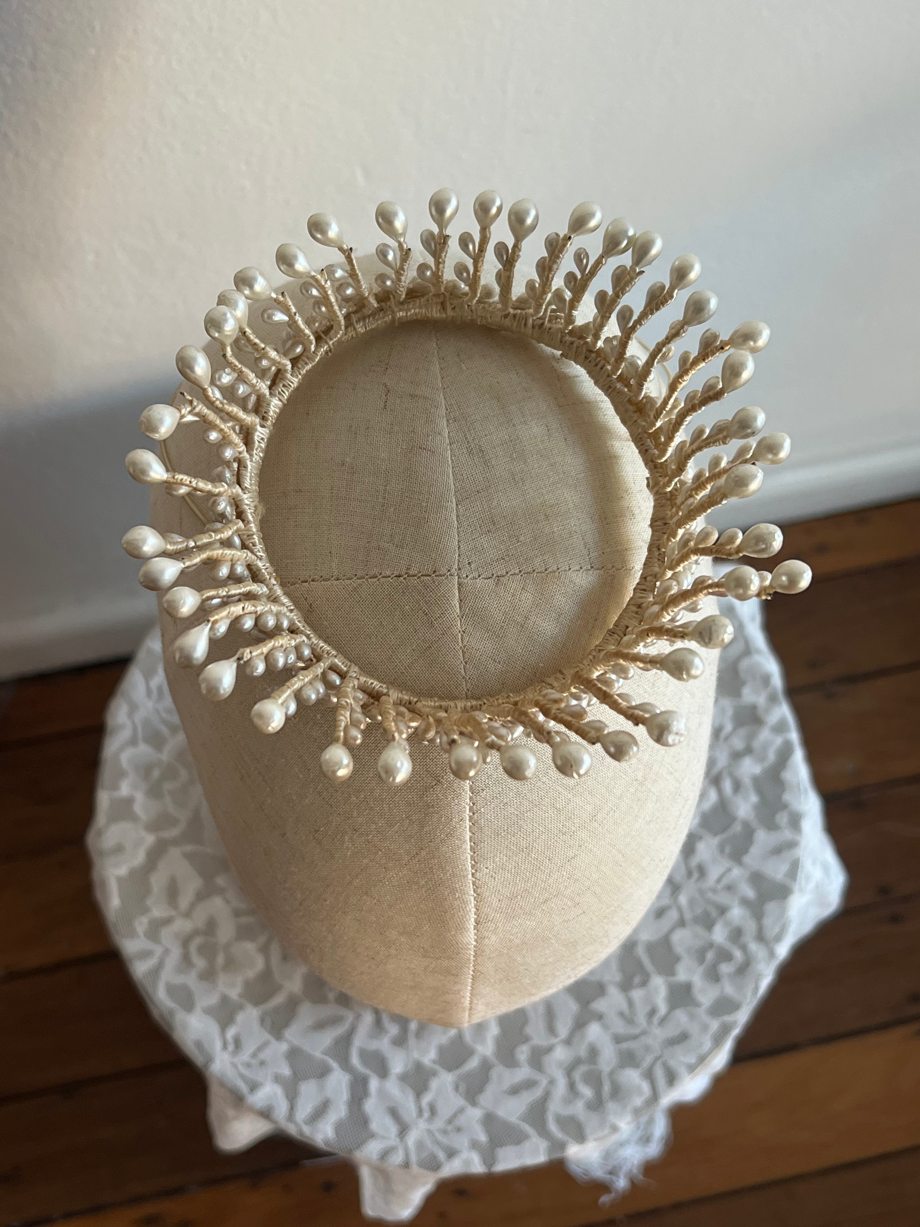 40s Wax Pearl Fringe Crown