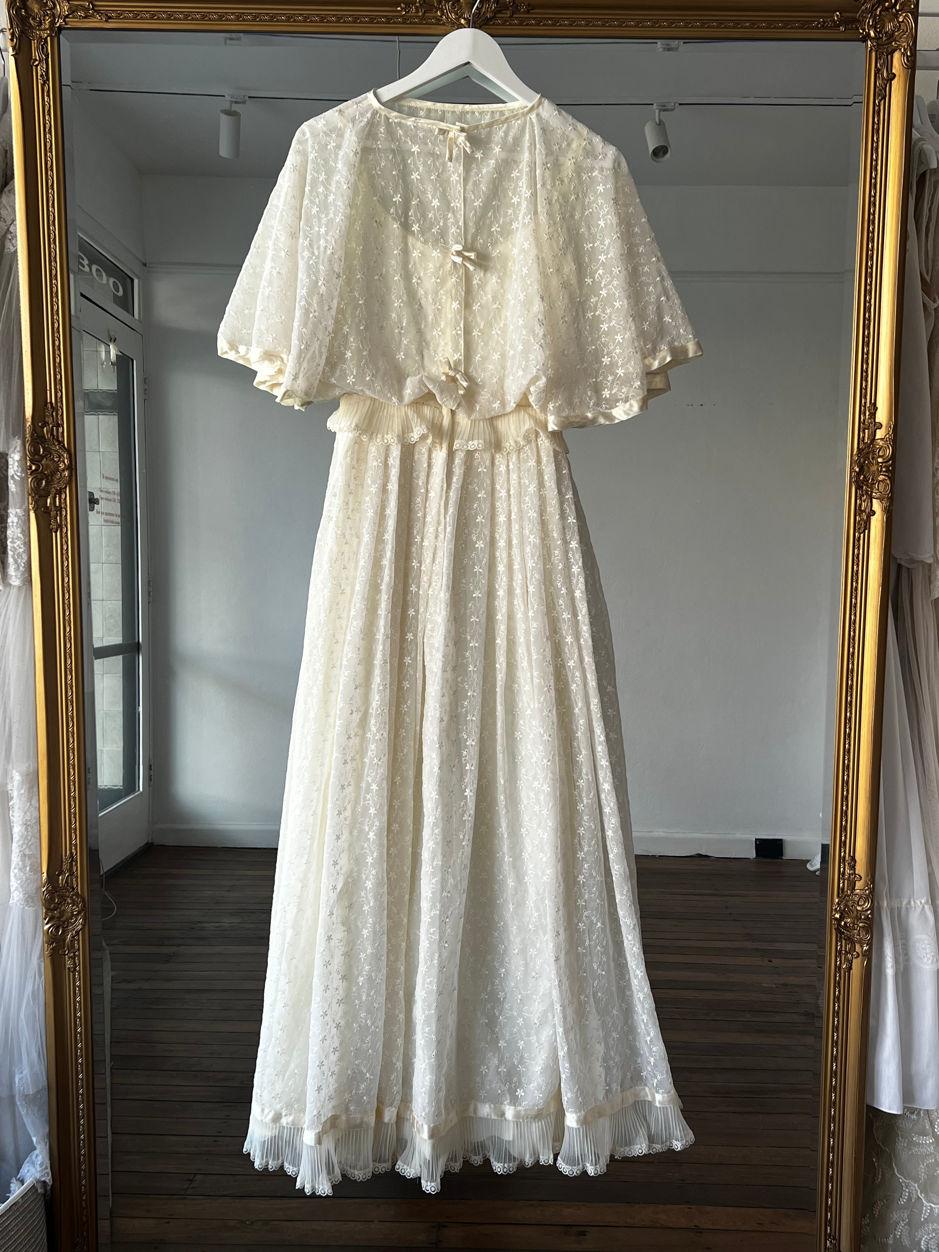 70s Broderie Anglaise Flutter Sleeve Dress