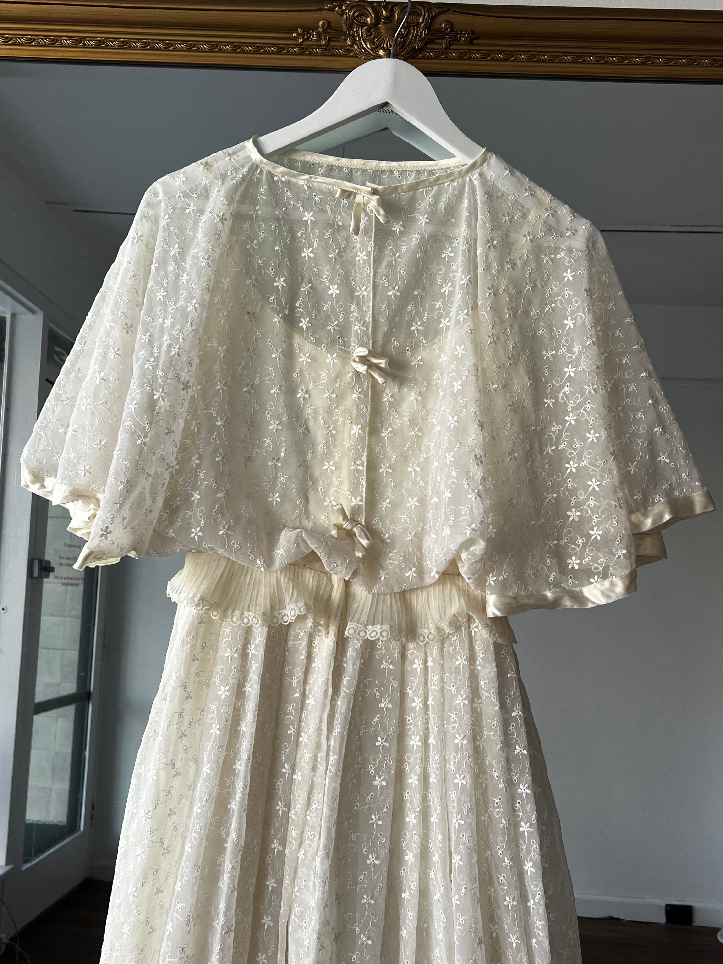 70s Broderie Anglaise Flutter Sleeve Dress