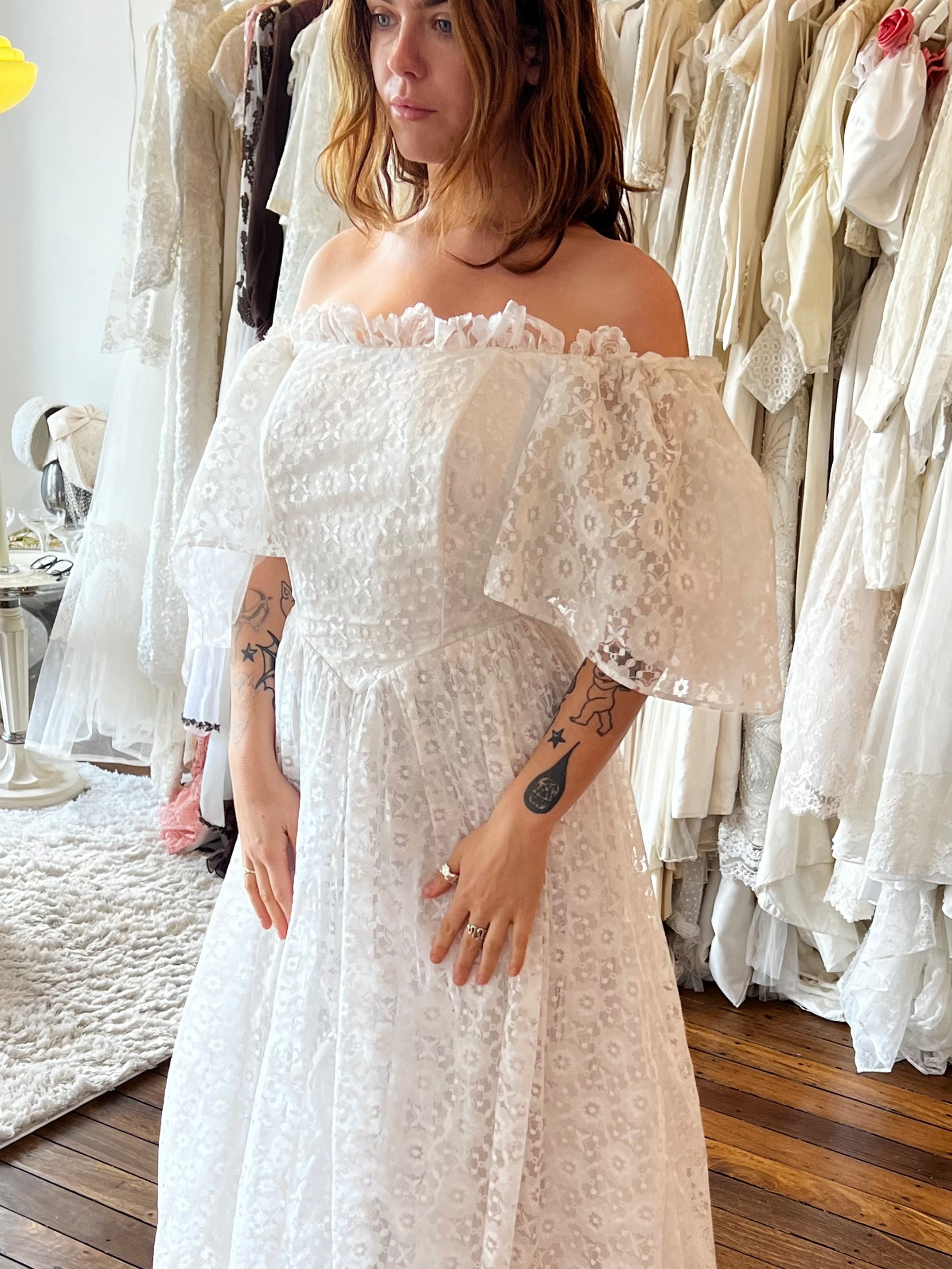 80s Alençon Lace Off-the-shoulder Cape Sleeve Dress