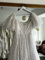 80s Alençon Lace Off-the-shoulder Cape Sleeve Dress