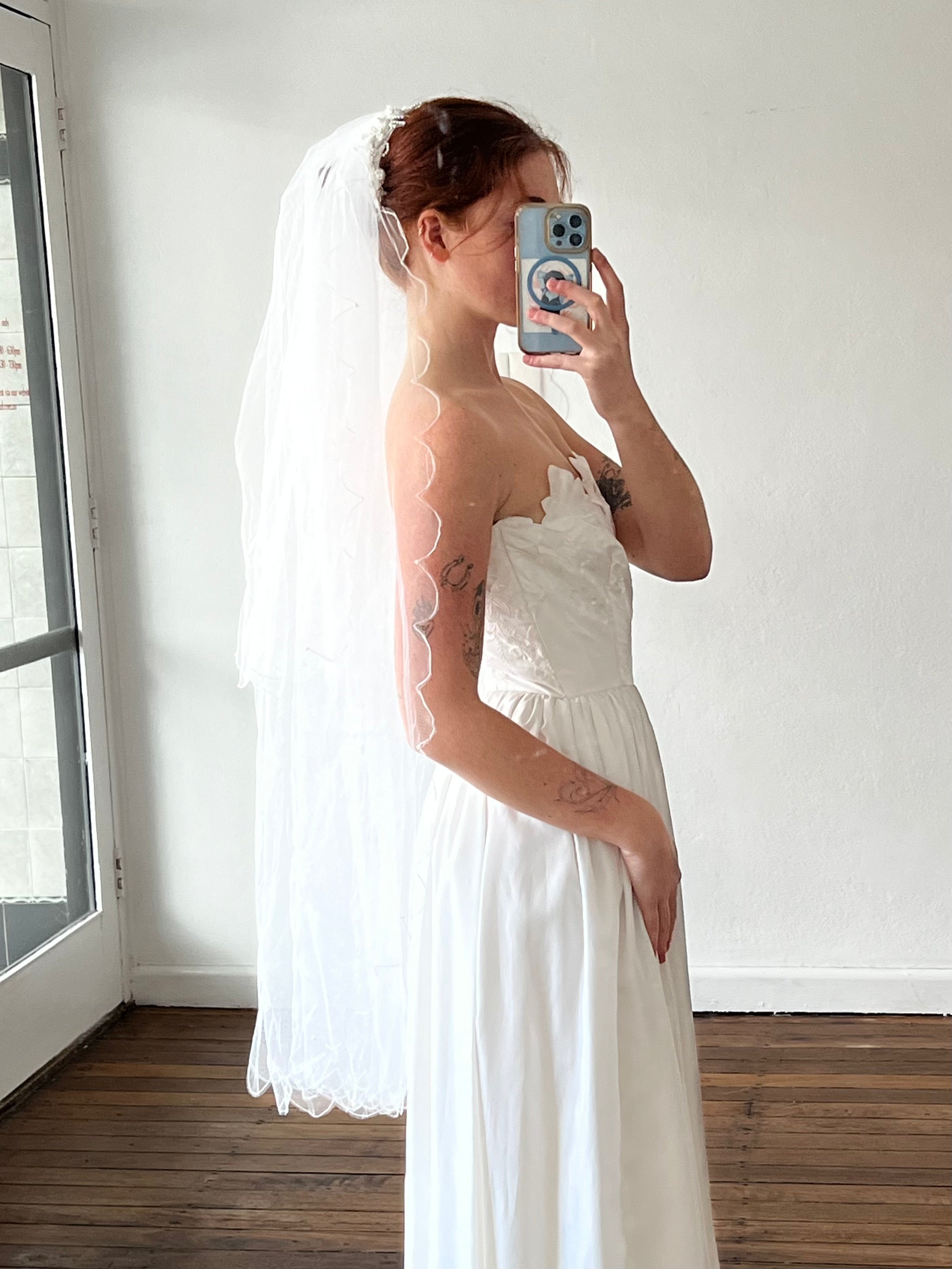 50s Pearl Detail Scalloped Trim Fingertip Veil with Blusher