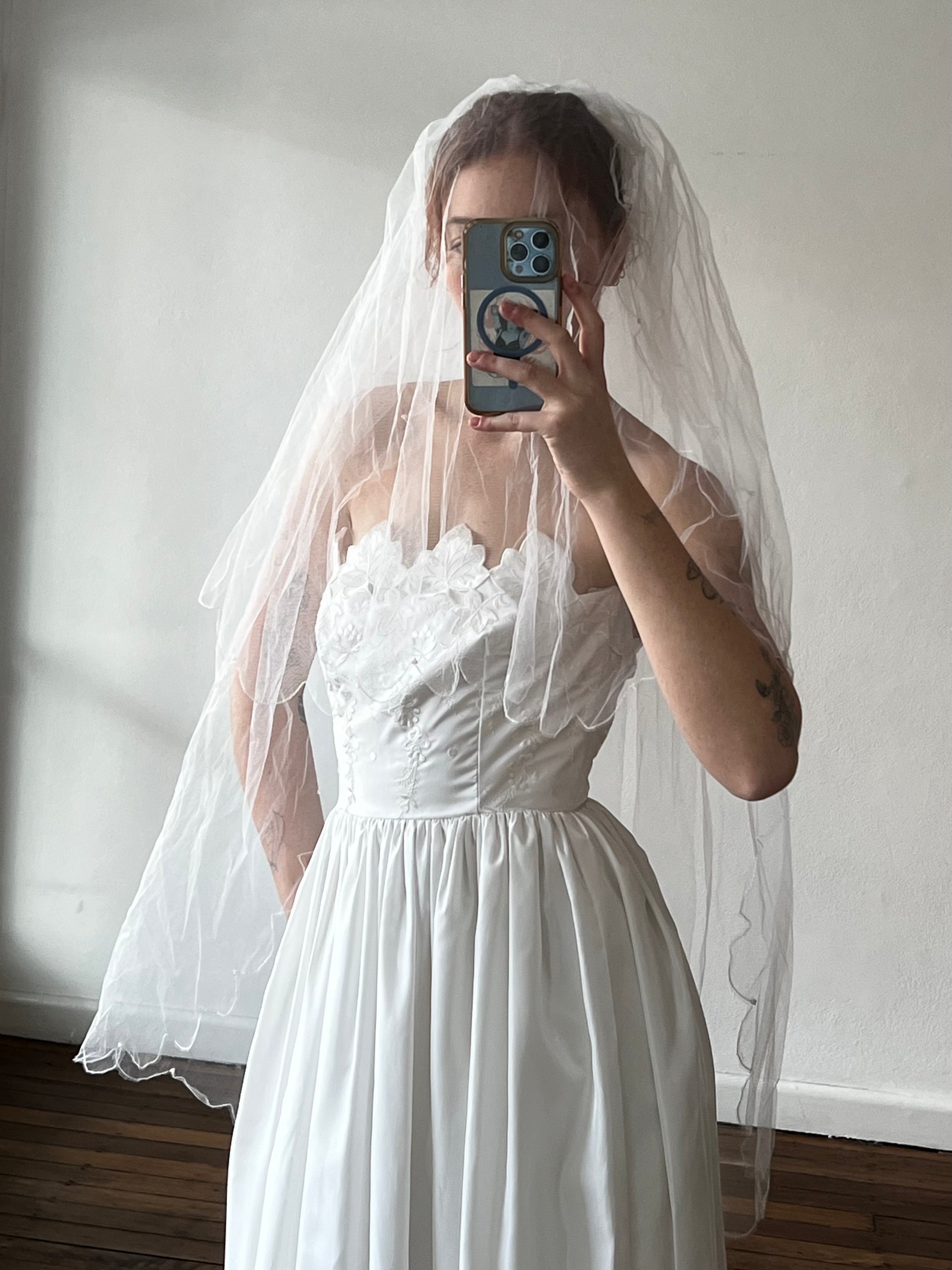 50s Pearl Detail Scalloped Trim Fingertip Veil with Blusher