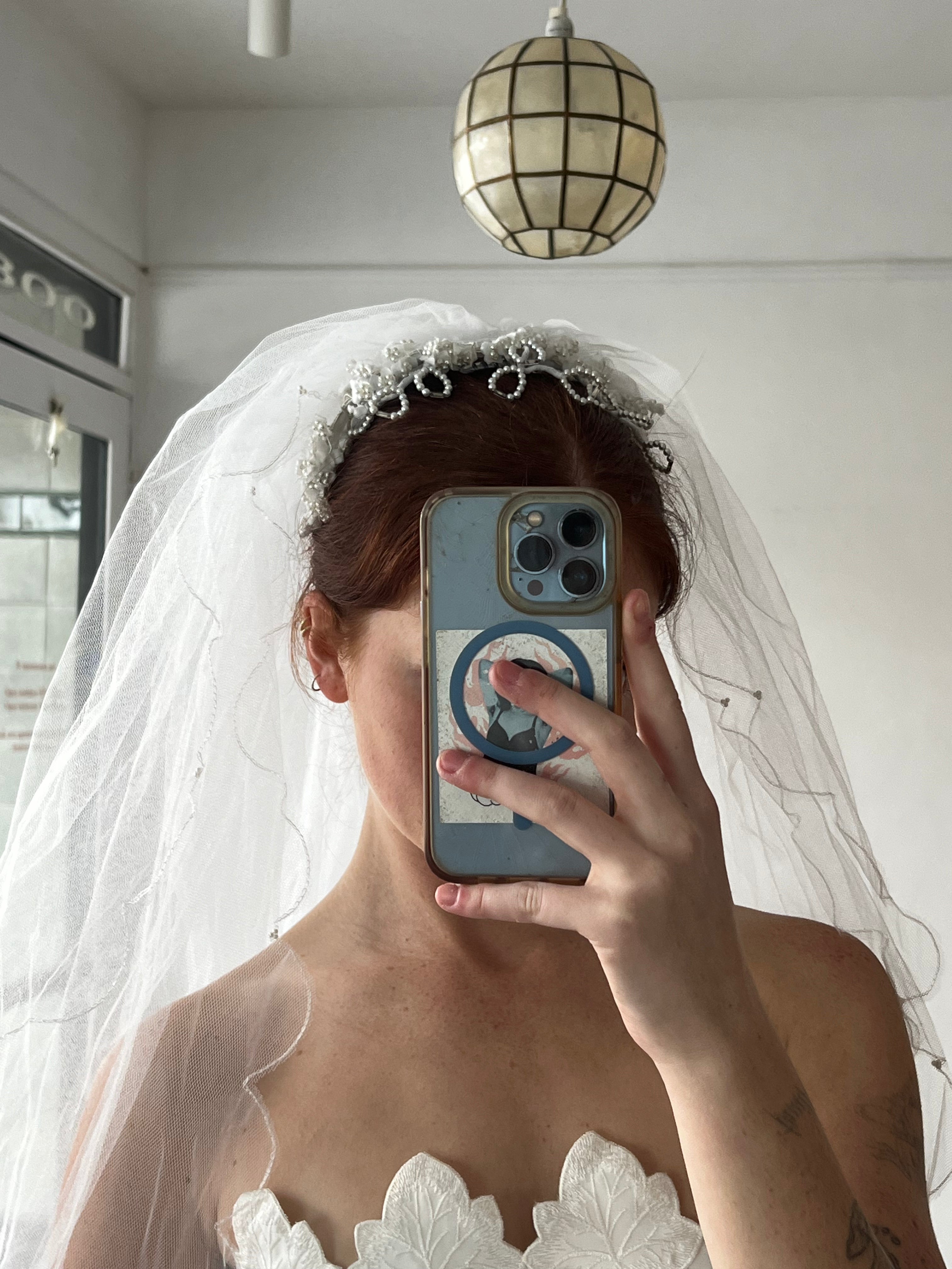 50s Pearl Detail Scalloped Trim Fingertip Veil with Blusher