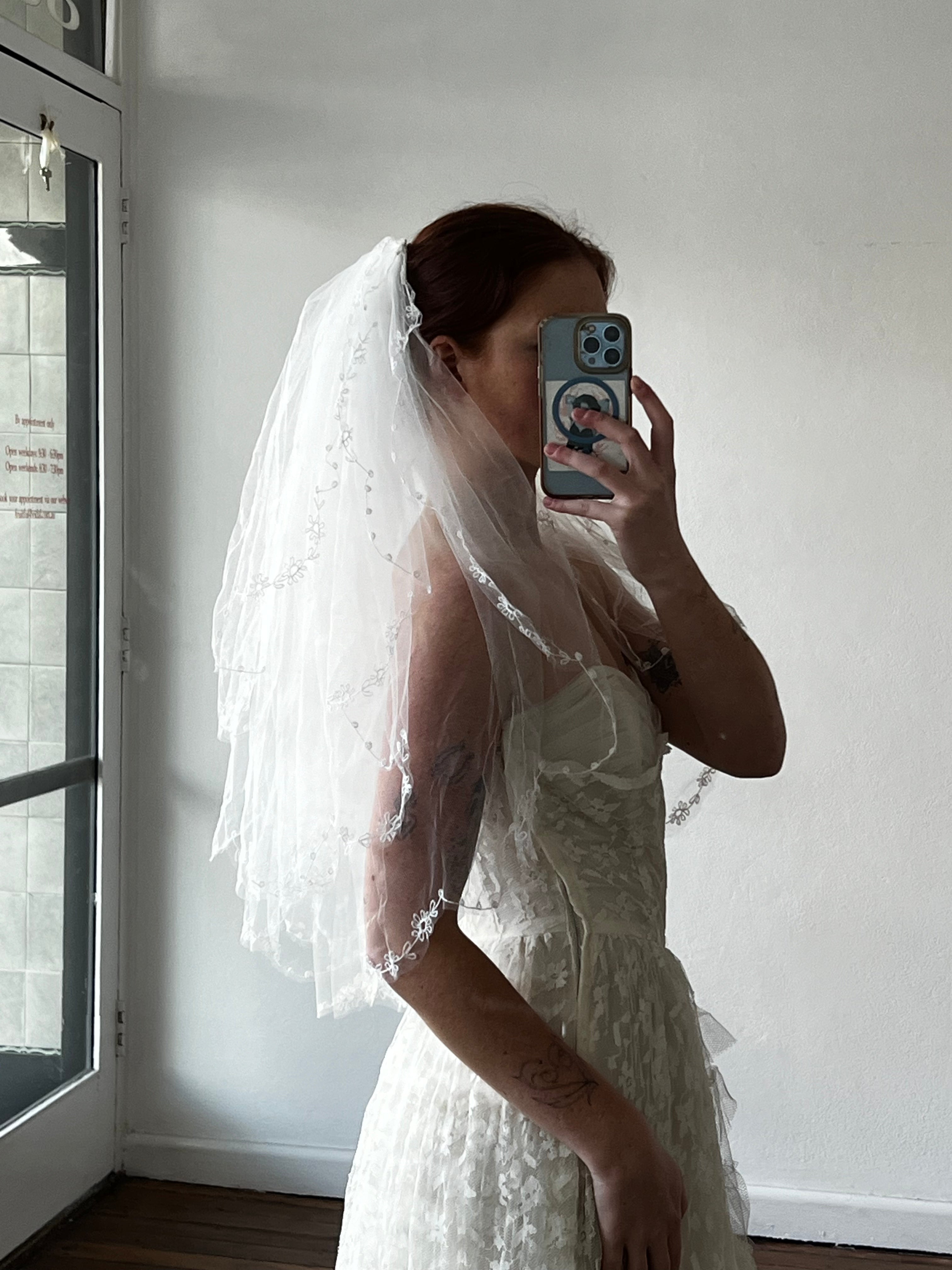 60s Scalloped Floral Embroidered Trim Triple Tier Veil