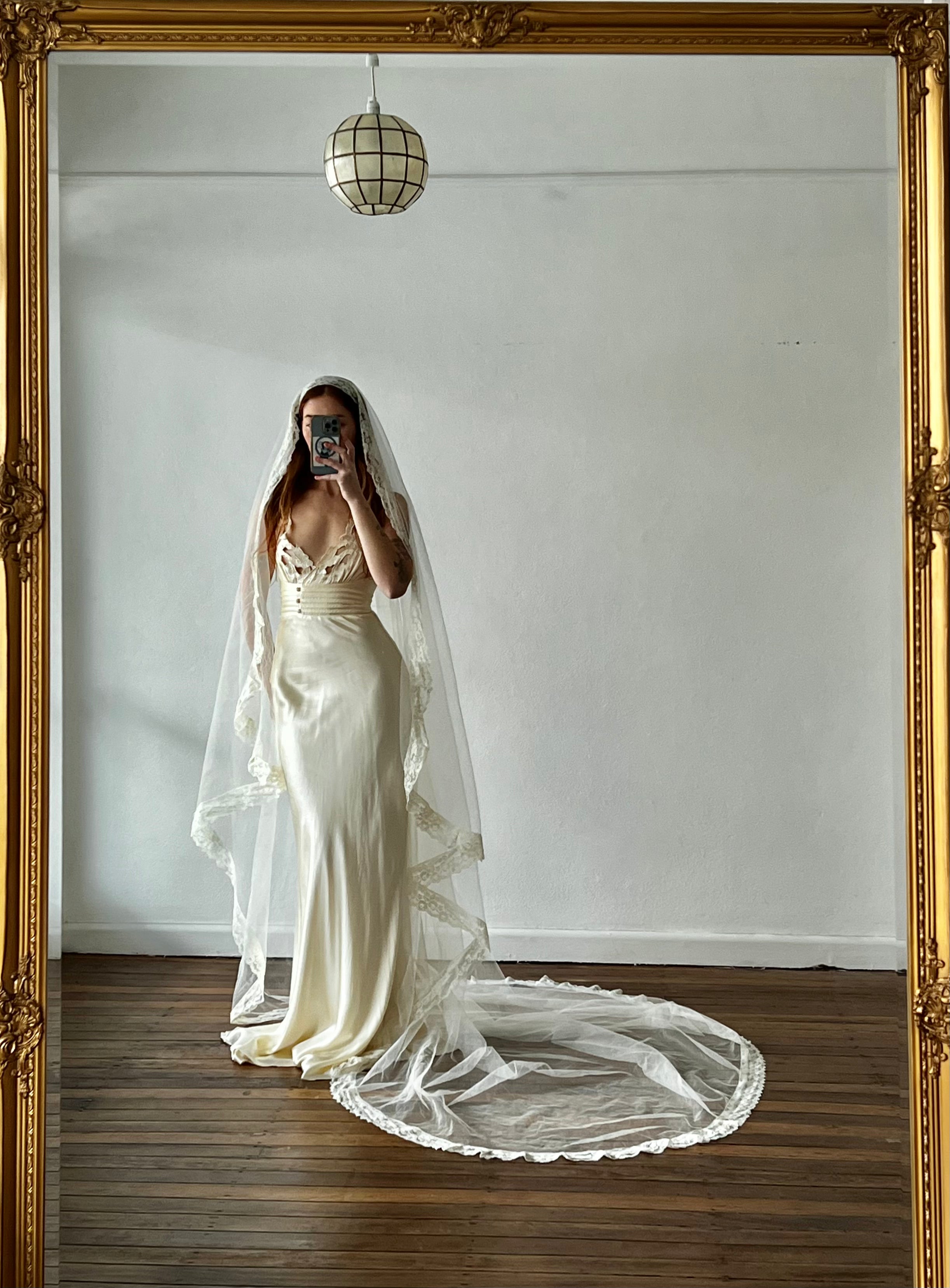 70s Lace Trim Chapel Length Mantilla