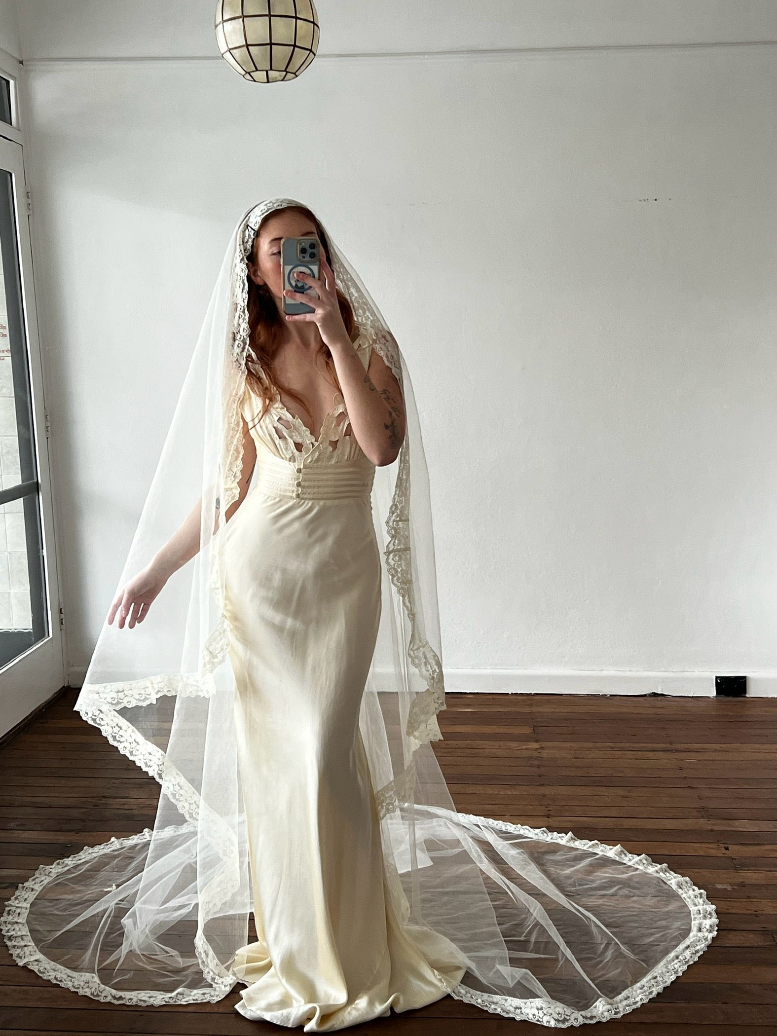 70s Lace Trim Chapel Length Mantilla