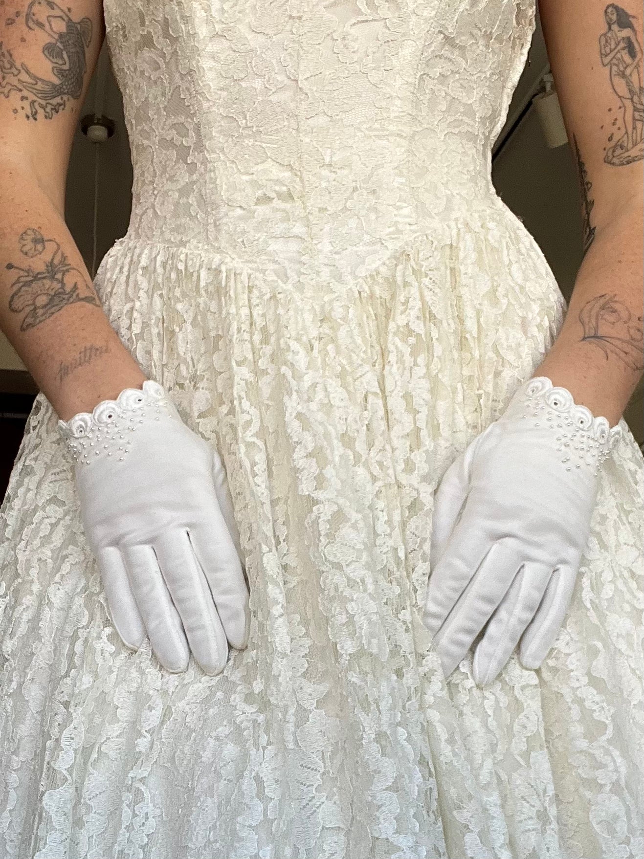 50s Short Guipure Lace and Pearl Detail Gloves