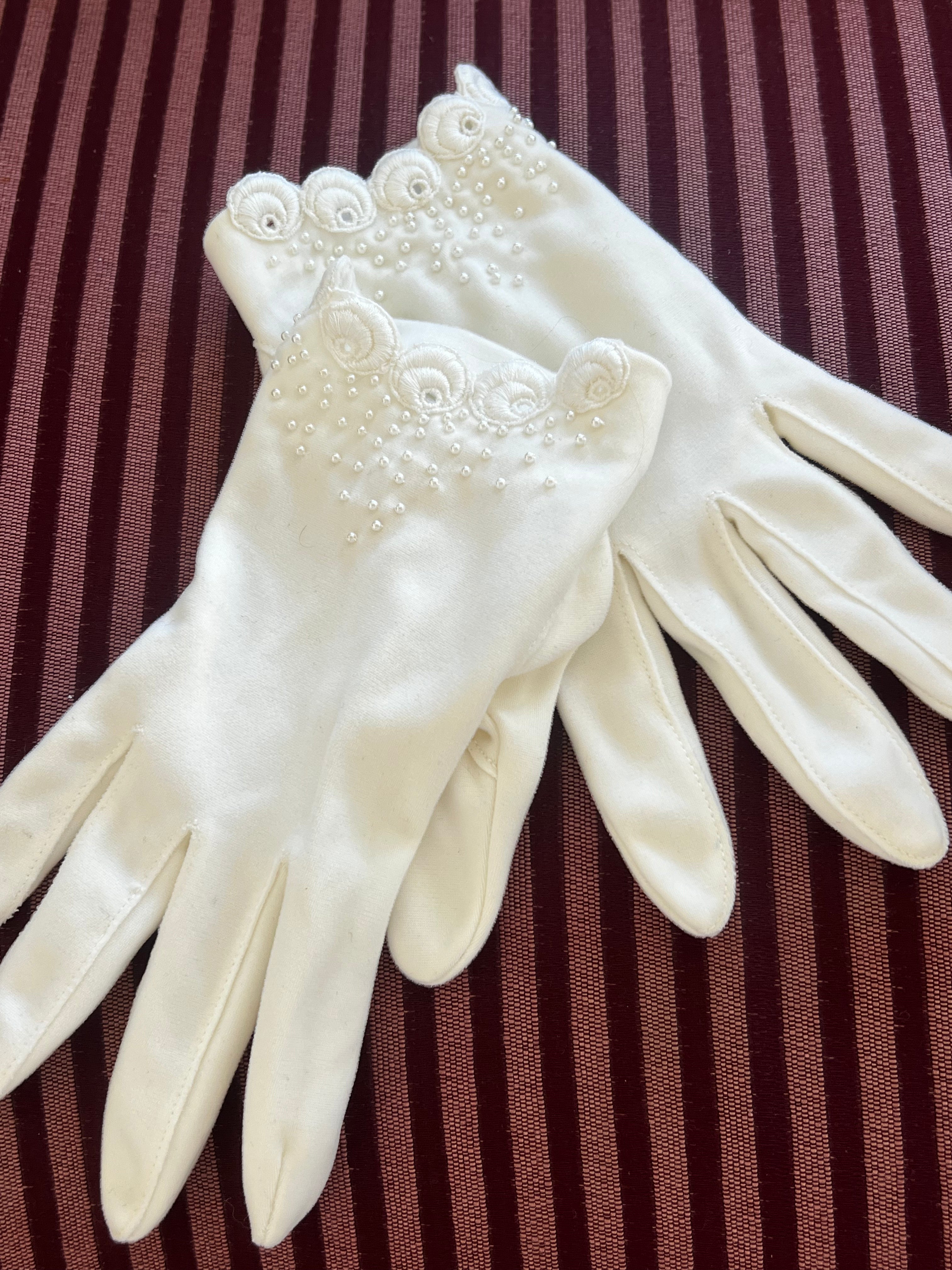 50s Short Guipure Lace and Pearl Detail Gloves