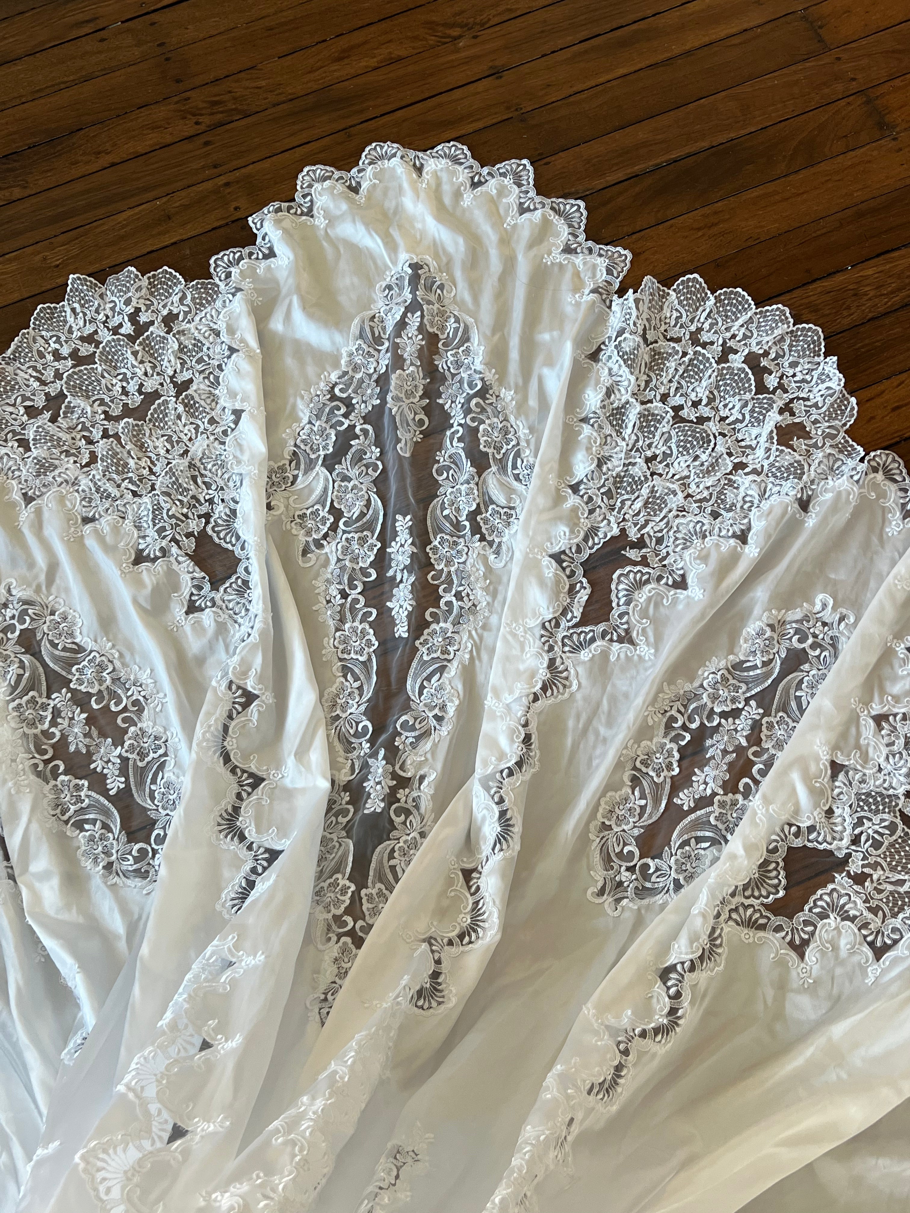 90s Backless Beaded Lace Column with Detachable Train